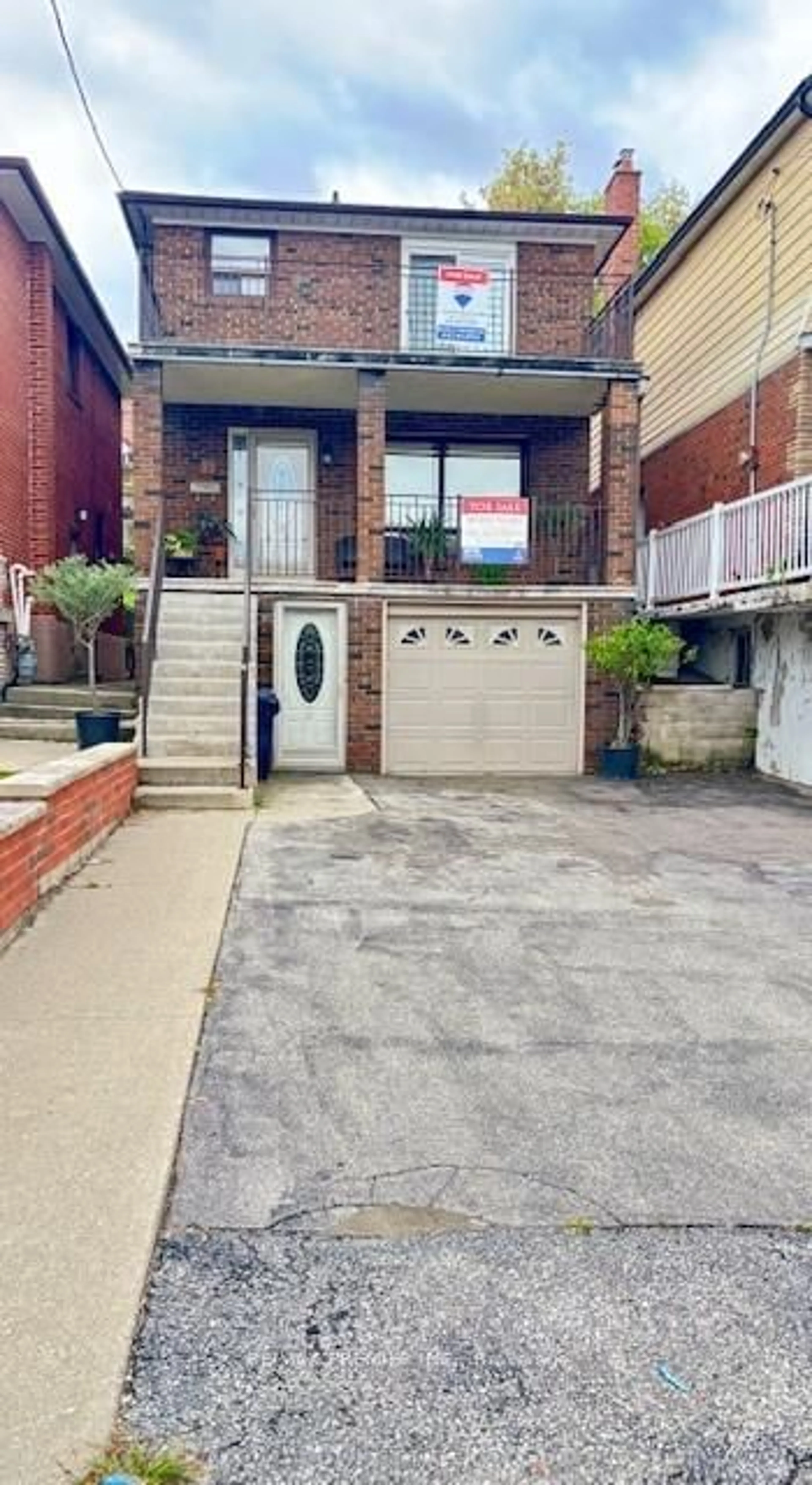 Unknown for 11 Holmesdale Rd, Toronto Ontario M6E 1X9