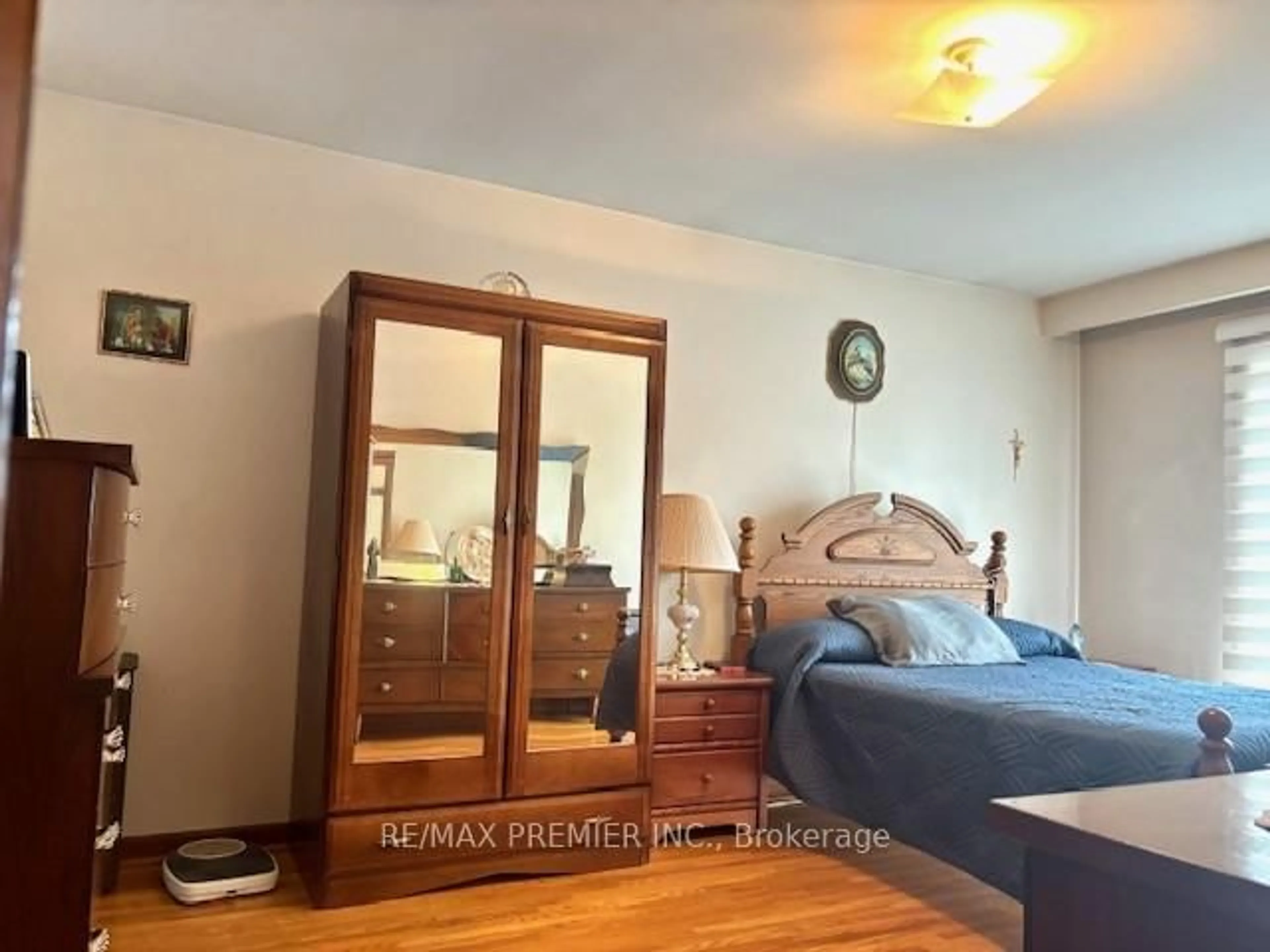 A pic of a room for 11 Holmesdale Rd, Toronto Ontario M6E 1X9
