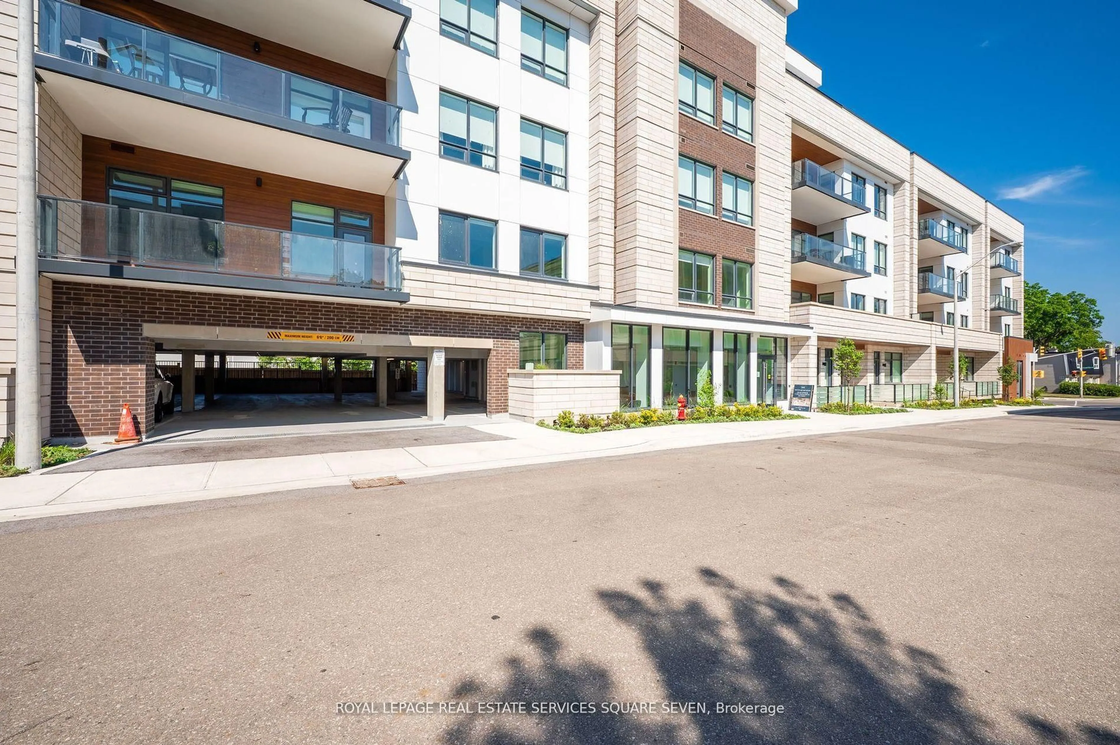 Patio, street for 123 Maurice Dr #412, Oakville Ontario L6K 2W6