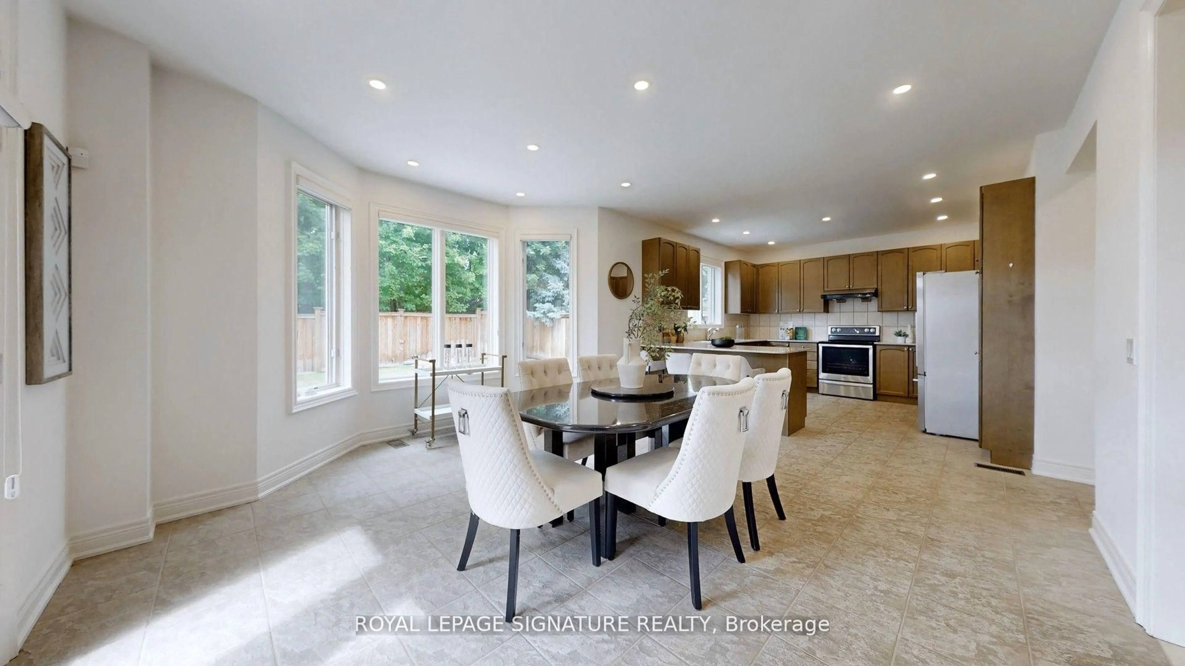 Dining room, ceramic/tile floor for 2238 Lyndhurst Dr, Oakville Ontario L6H 7V4