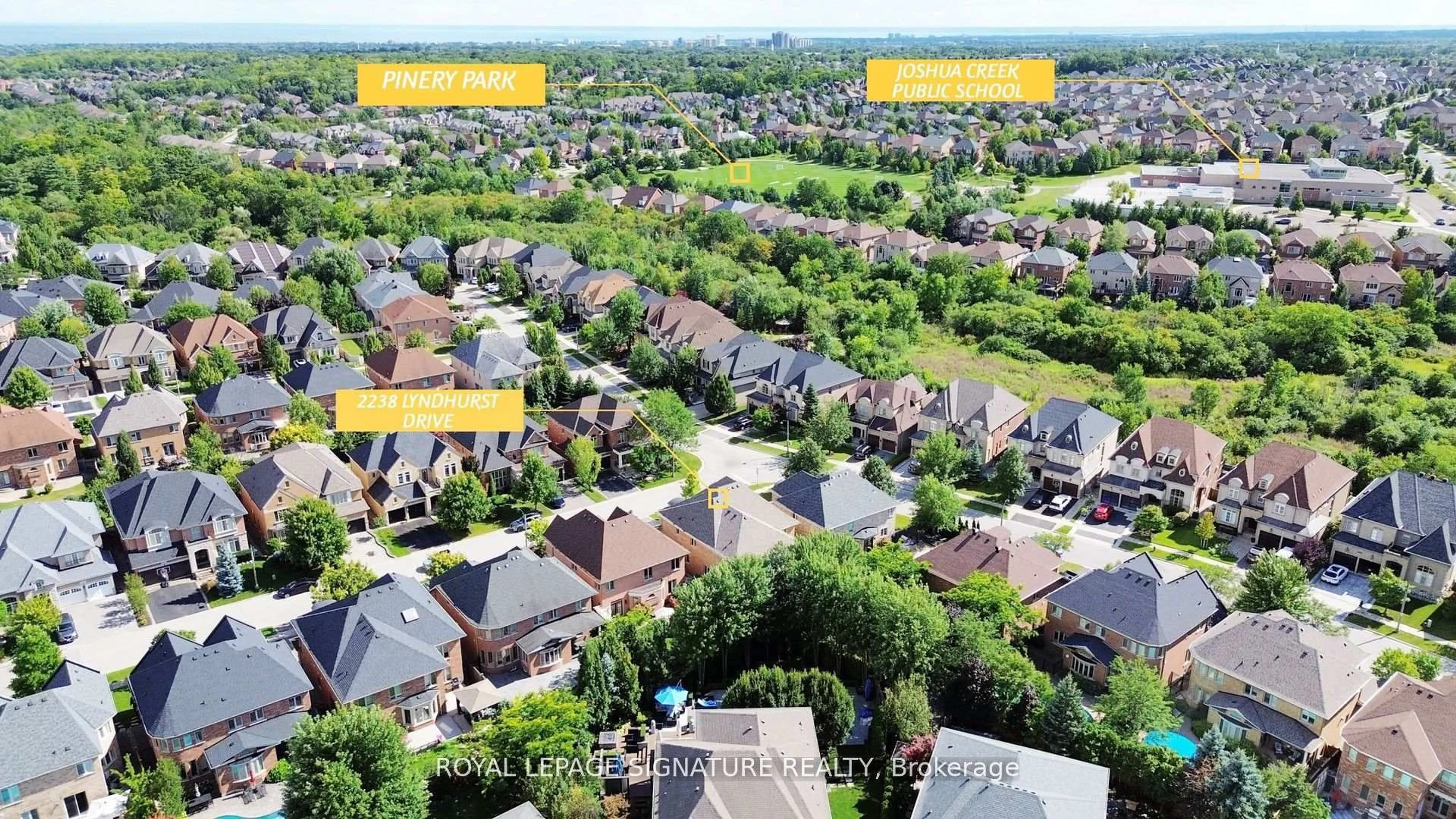 A pic from outside/outdoor area/front of a property/back of a property/a pic from drone, street for 2238 Lyndhurst Dr, Oakville Ontario L6H 7V4