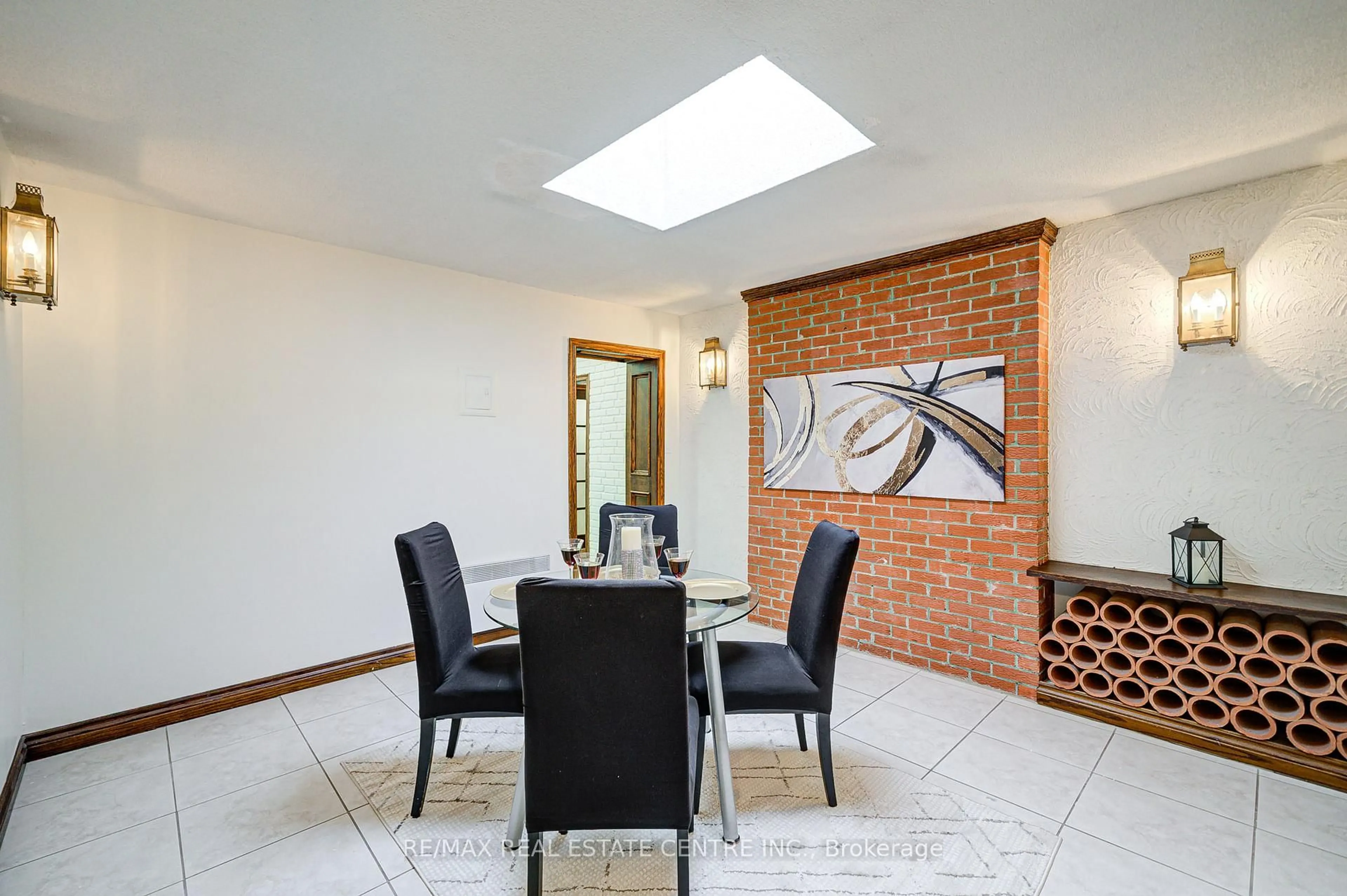 Dining room, ceramic/tile floor for 130 Cornwall Rd, Brampton Ontario L6W 1P3