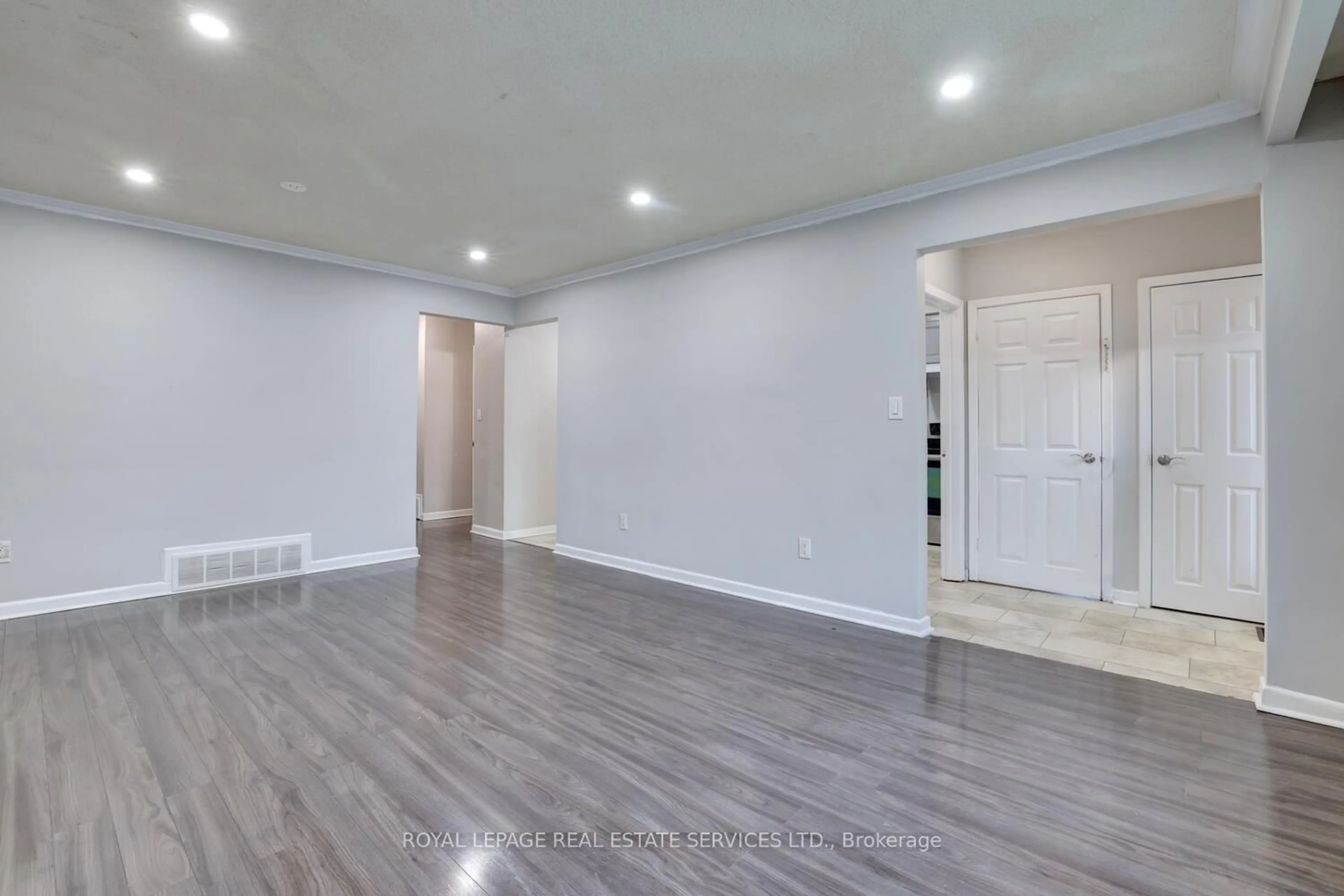 A pic of a room for 957 Beechwood Ave, Mississauga Ontario L5G 4E3