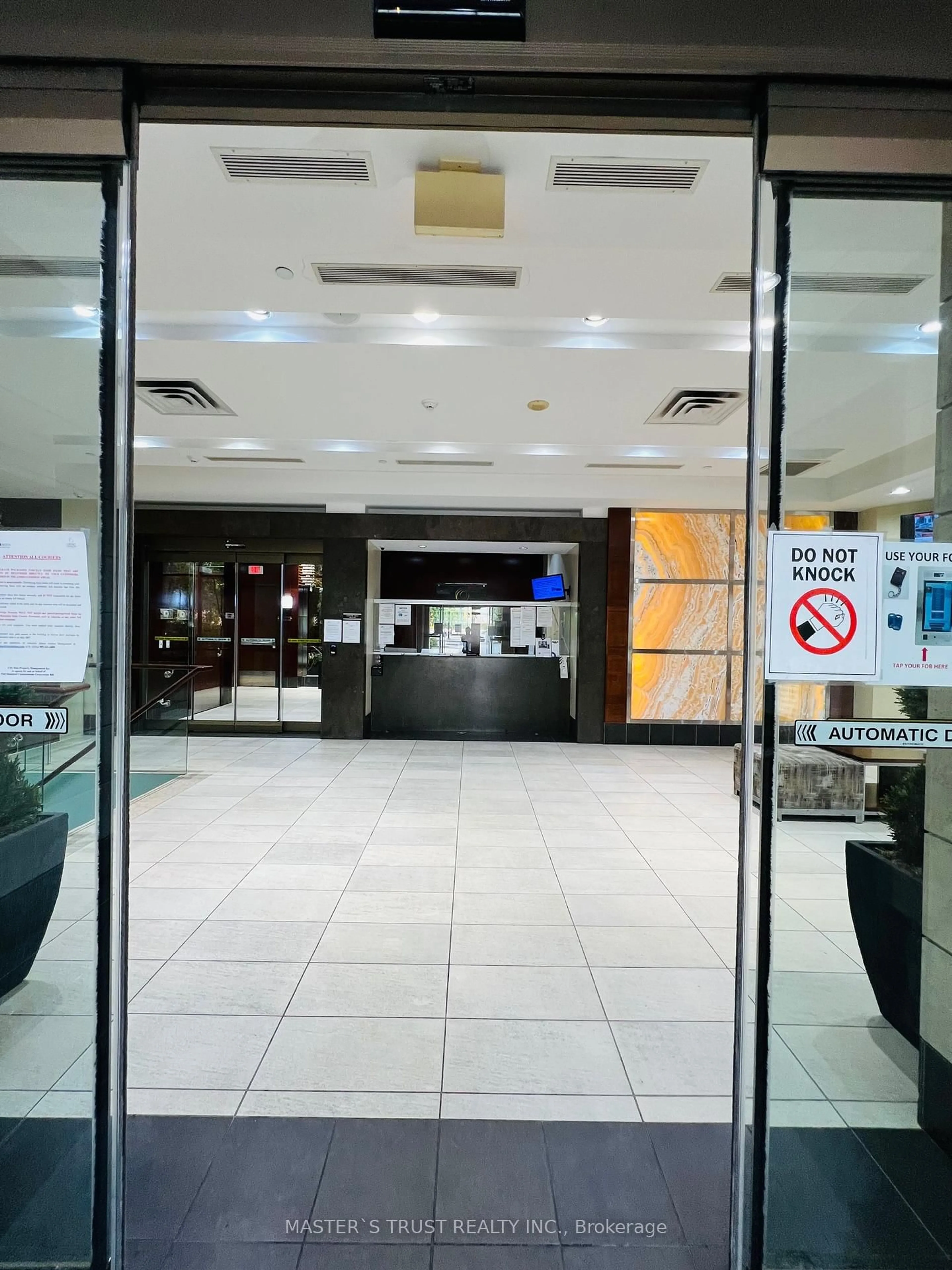 Lobby for 310 Burnhamthorpe Rd #2512, Mississauga Ontario L5B 4P9