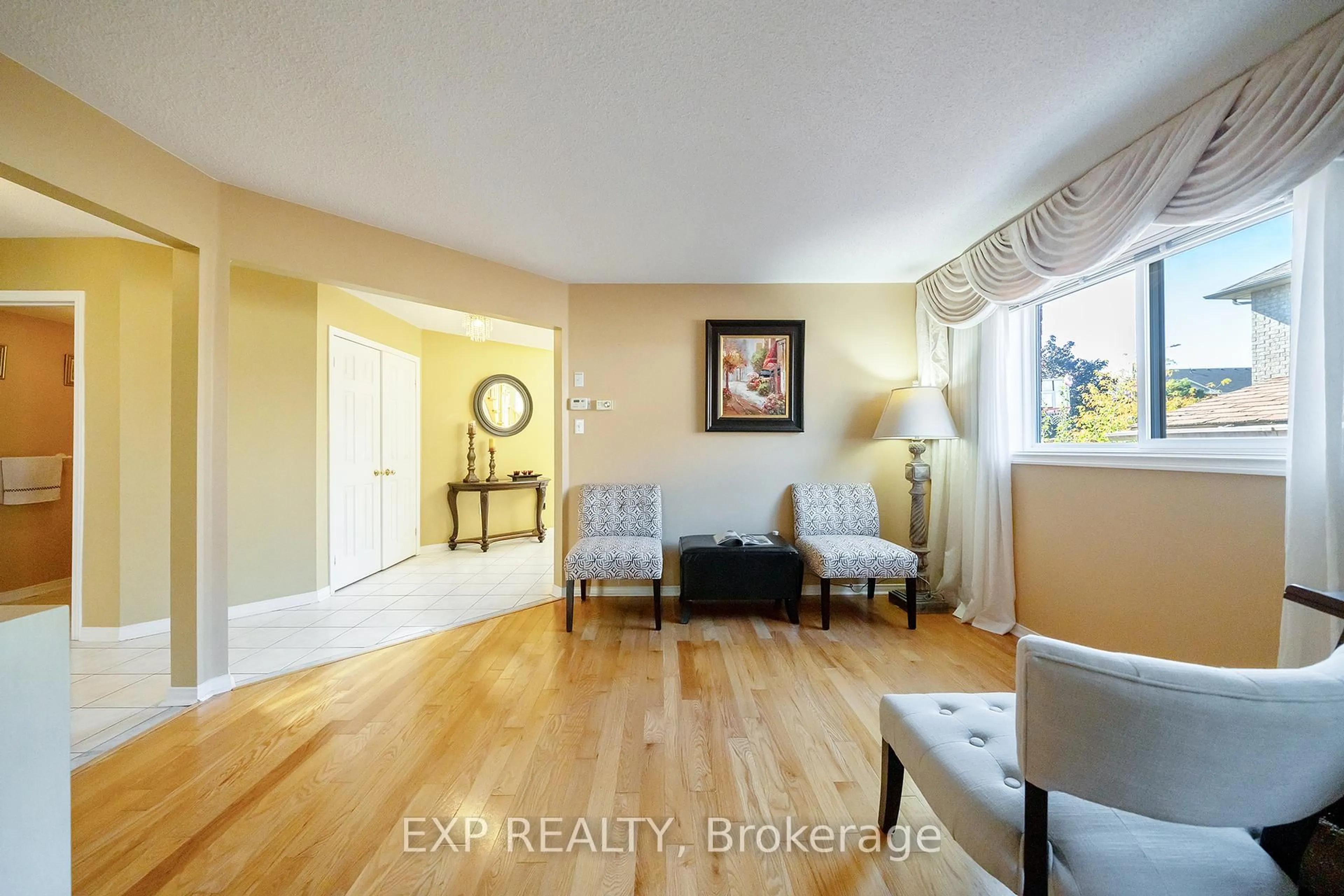 Indoor entryway for 5400 Middleport Cres, Mississauga Ontario L4Z 3V2