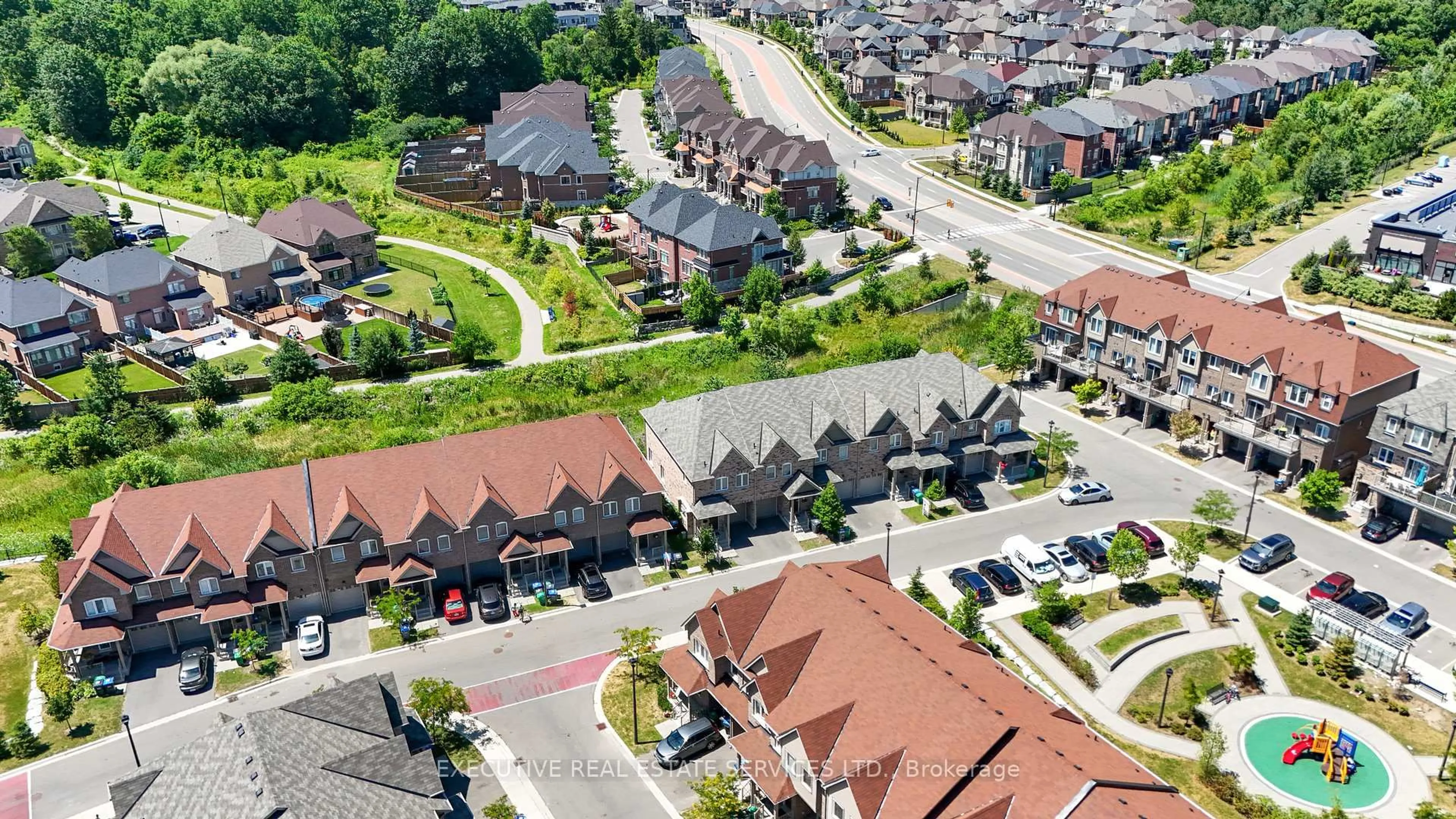 A pic from outside/outdoor area/front of a property/back of a property/a pic from drone, street for 50 Edinburgh Dr #72, Brampton Ontario L6Y 1N9