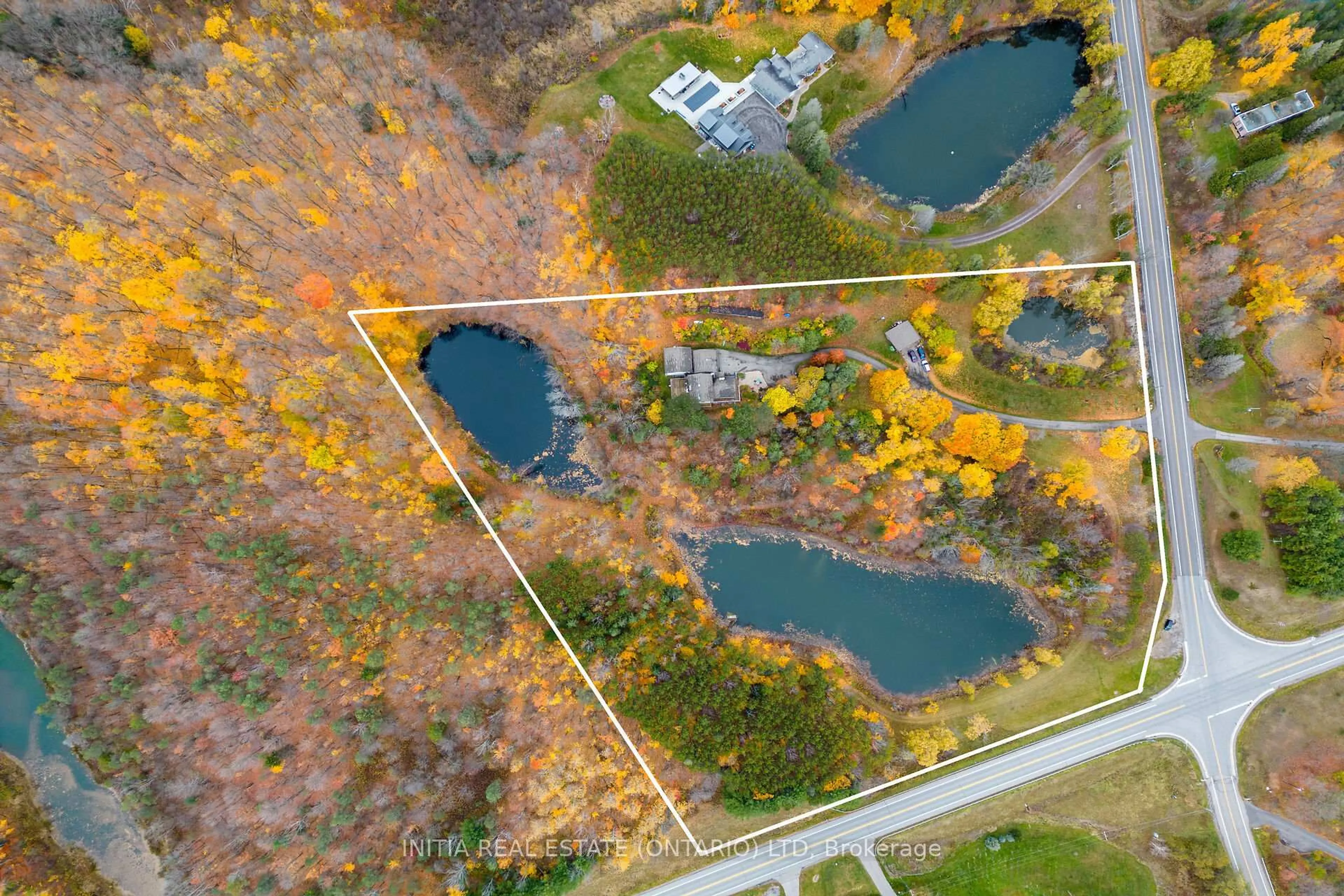 A pic from outside/outdoor area/front of a property/back of a property/a pic from drone, water/lake/river/ocean view for 16030 Humber Station Rd, Caledon Ontario L7E 0Y9