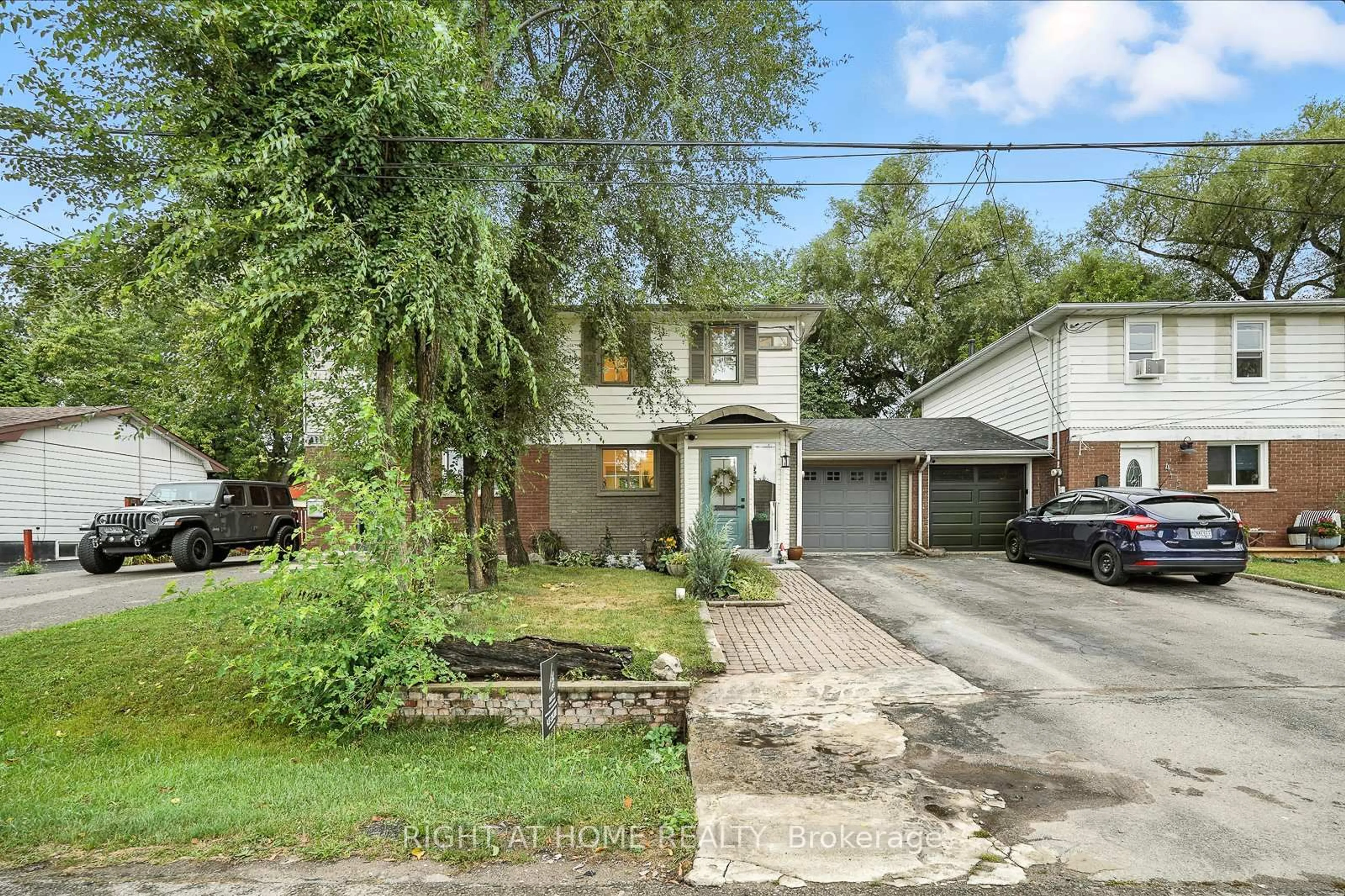 A pic from outside/outdoor area/front of a property/back of a property/a pic from drone, street for 413 Enfield Rd, Burlington Ontario L7T 2X5