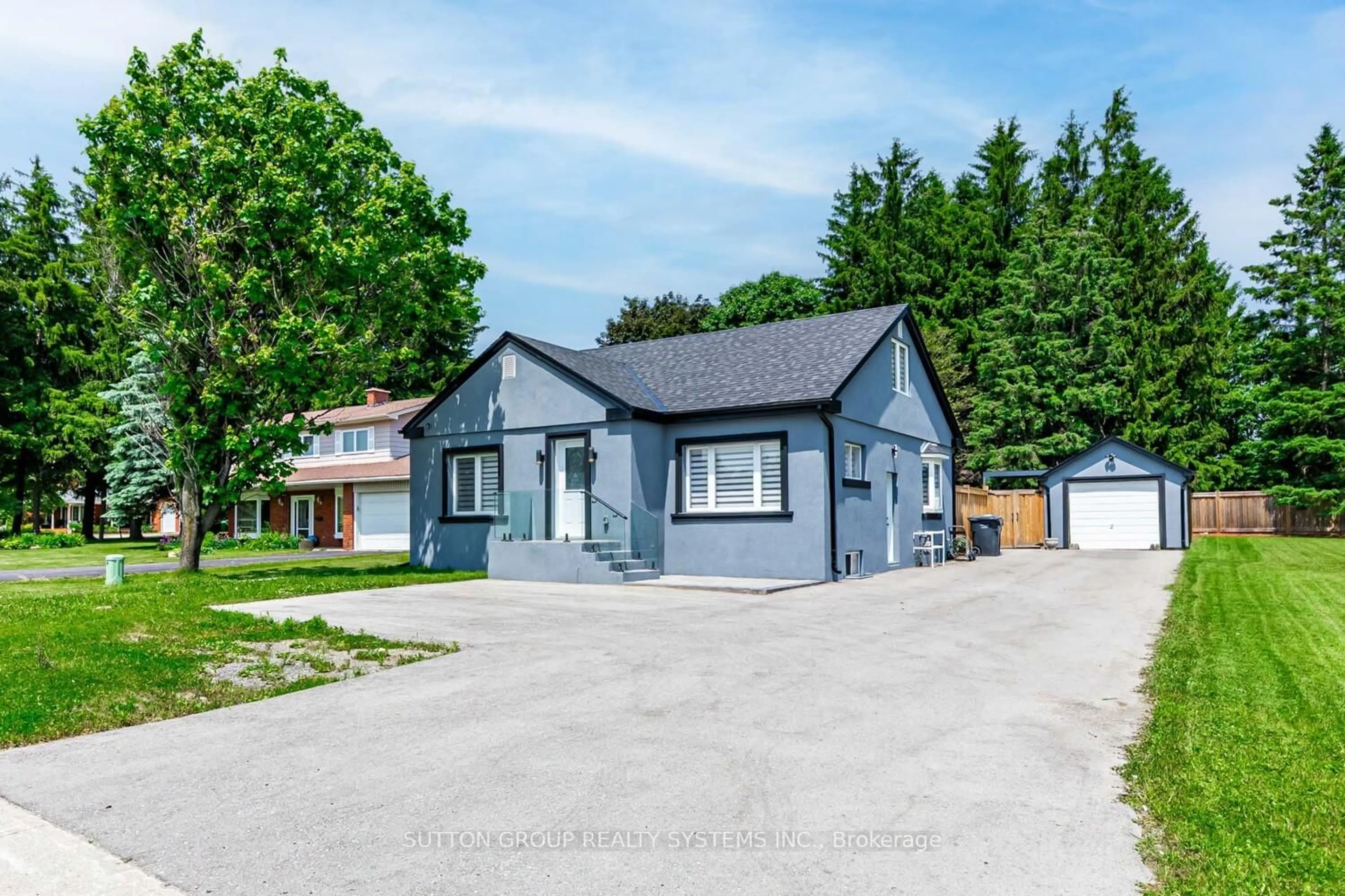A pic from outside/outdoor area/front of a property/back of a property/a pic from drone, street for 18493 Hurontario St, Caledon Ontario L7K 0X8