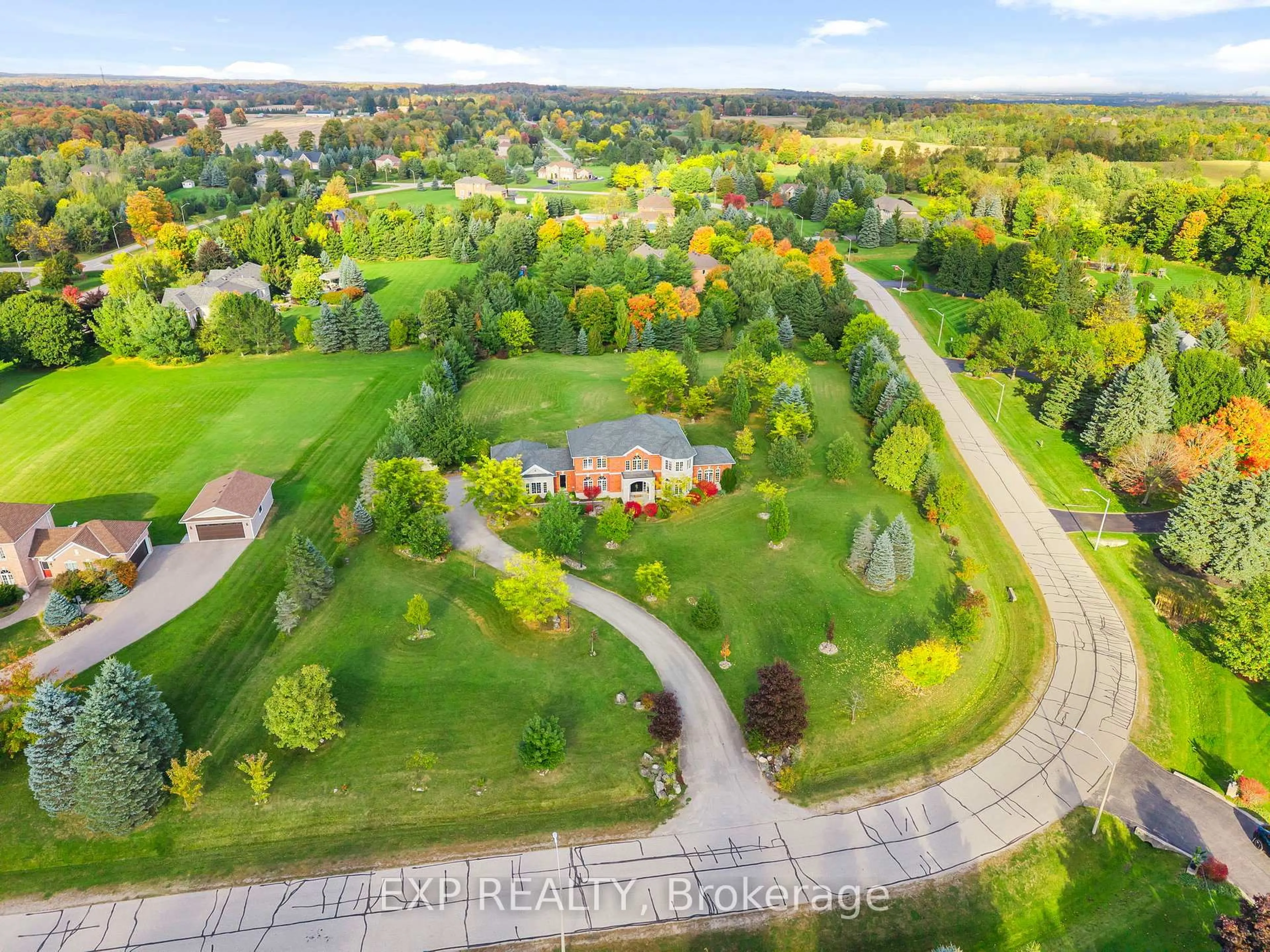A pic from outside/outdoor area/front of a property/back of a property/a pic from drone, unknown for 7 Forest Ridge Cres, Halton Hills Ontario L0P 1H0