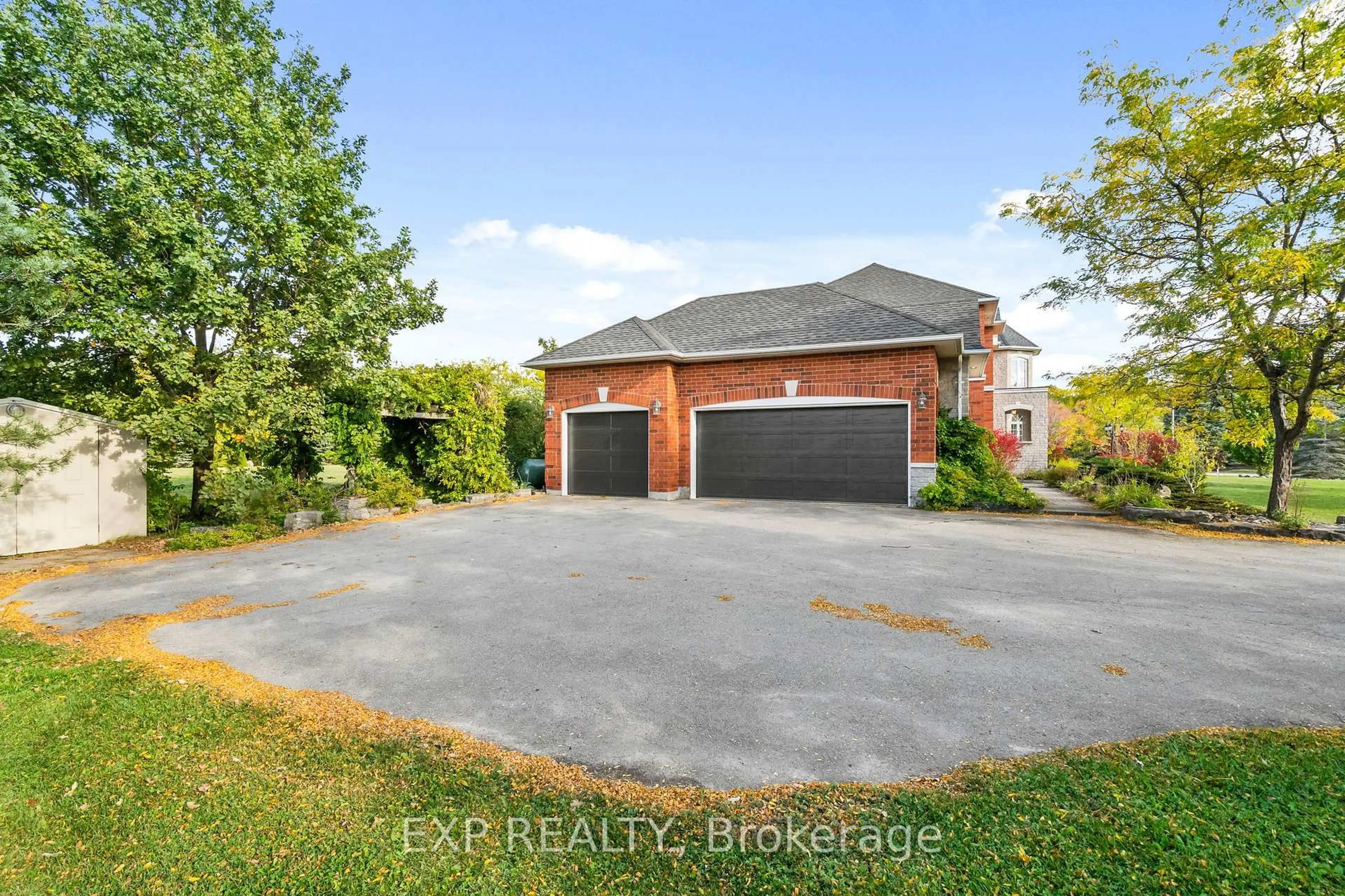 A pic from outside/outdoor area/front of a property/back of a property/a pic from drone, street for 7 Forest Ridge Cres, Halton Hills Ontario L0P 1H0