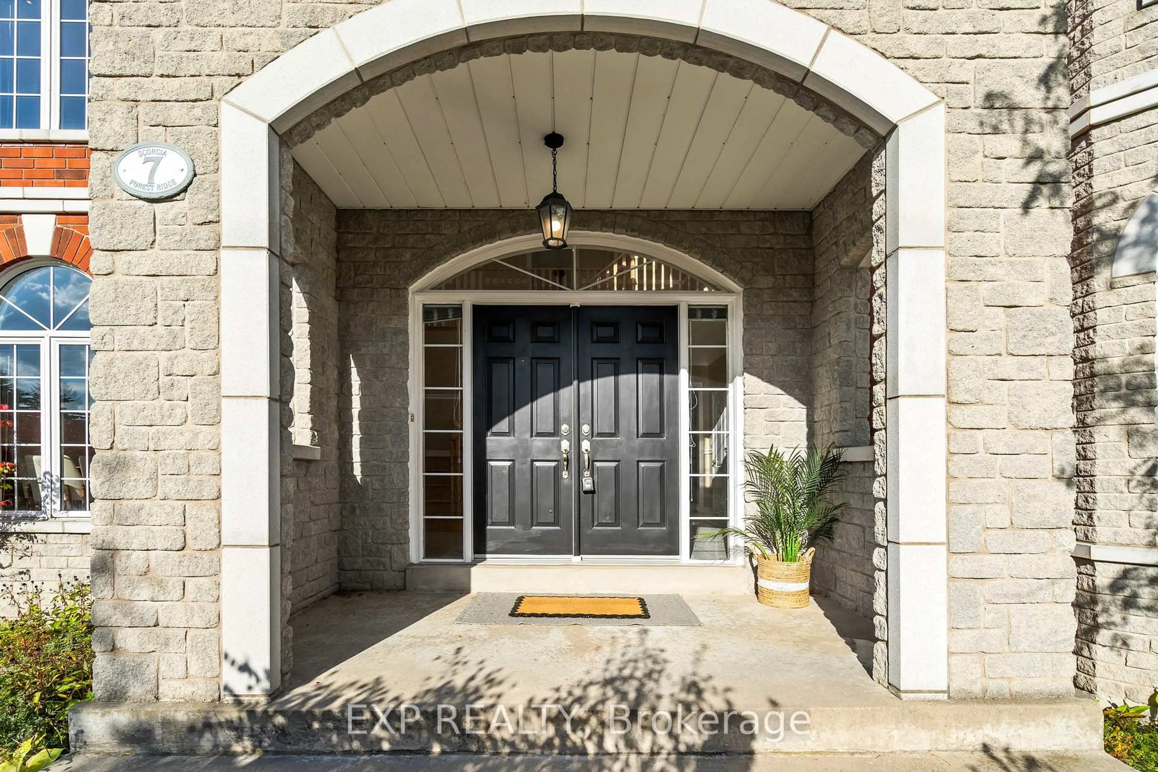 Indoor entryway for 7 Forest Ridge Cres, Halton Hills Ontario L0P 1H0