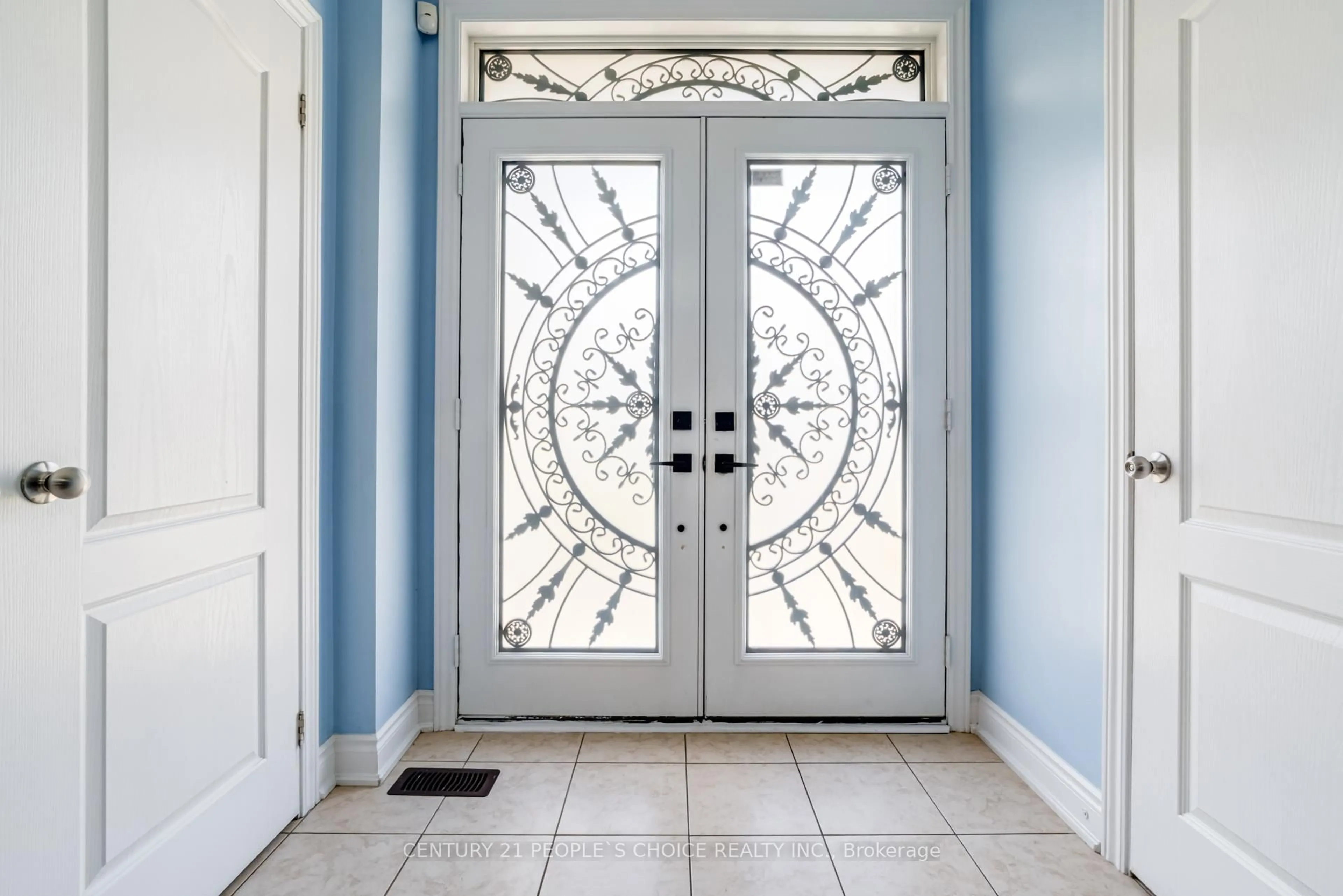 Indoor entryway for 89  Education Rd, Brampton Ontario L6P 3W3
