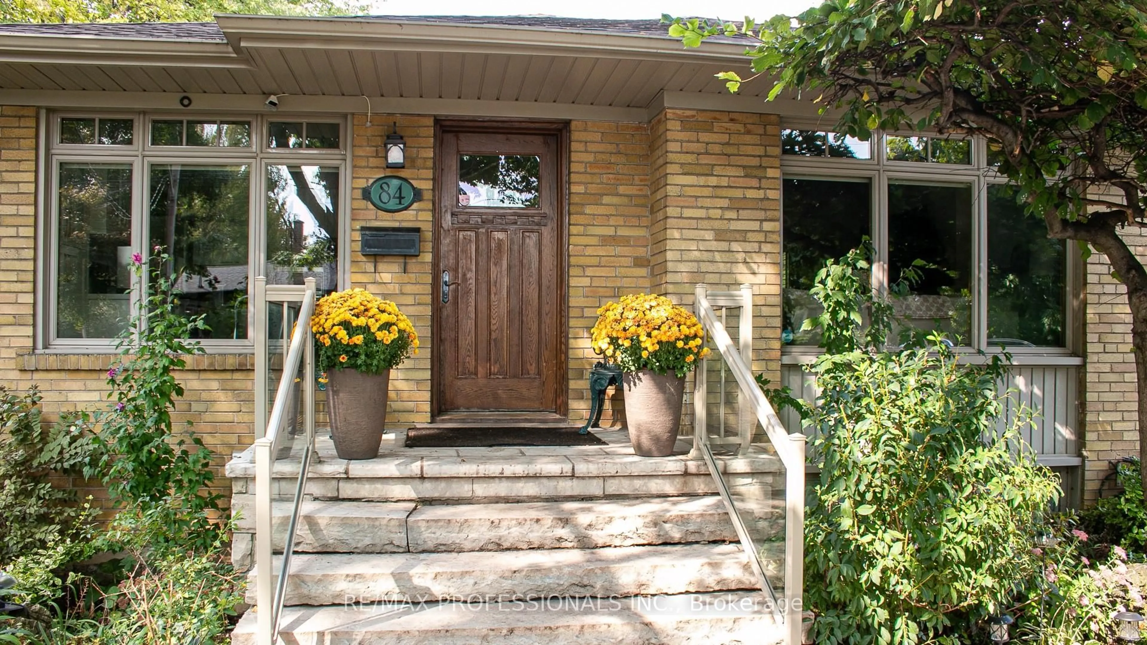 Indoor entryway for 84 North Heights Rd, Toronto Ontario M9B 2T8