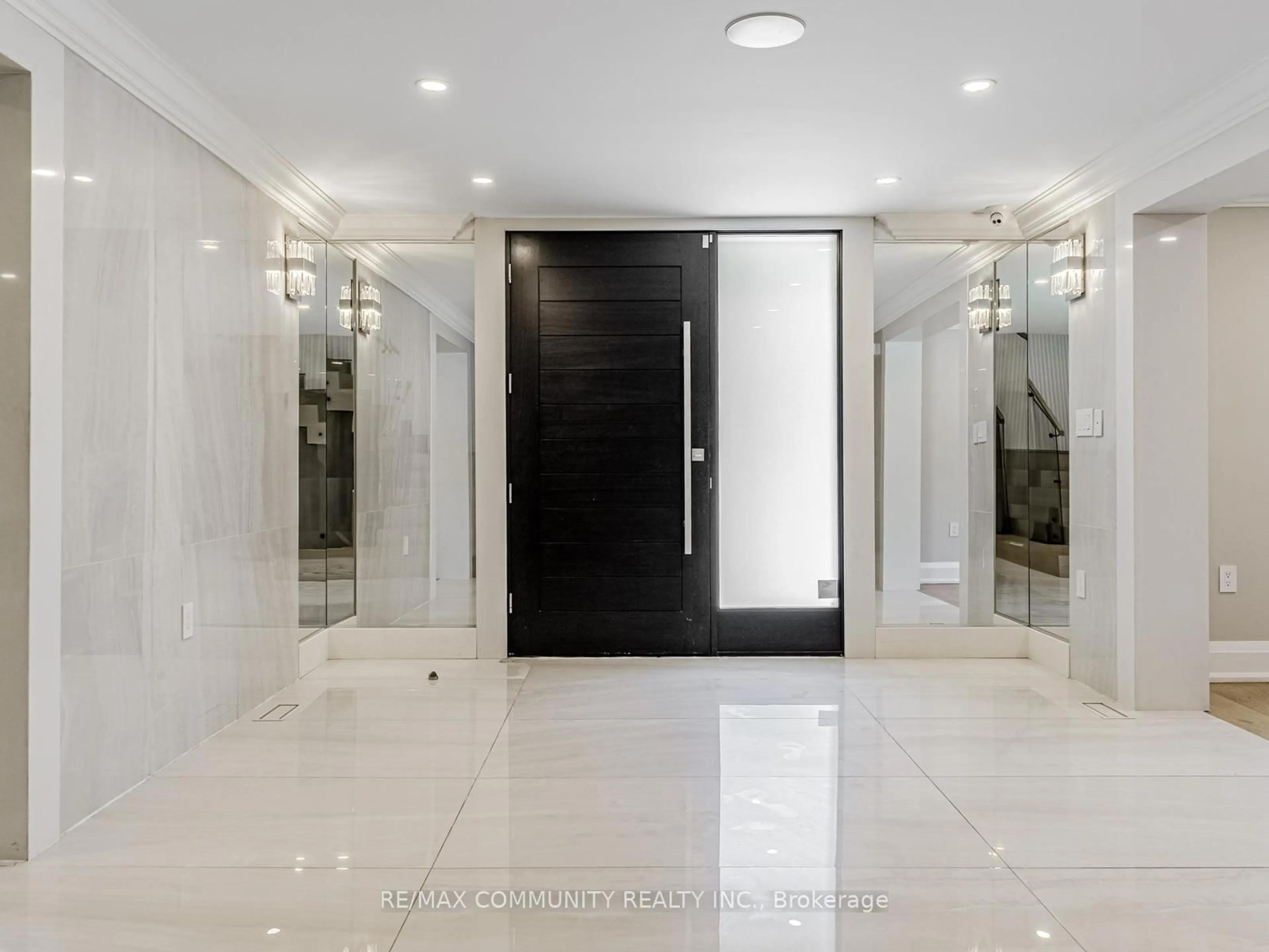 Indoor entryway for 8508 Appleby Line, Milton Ontario L0P 1B0