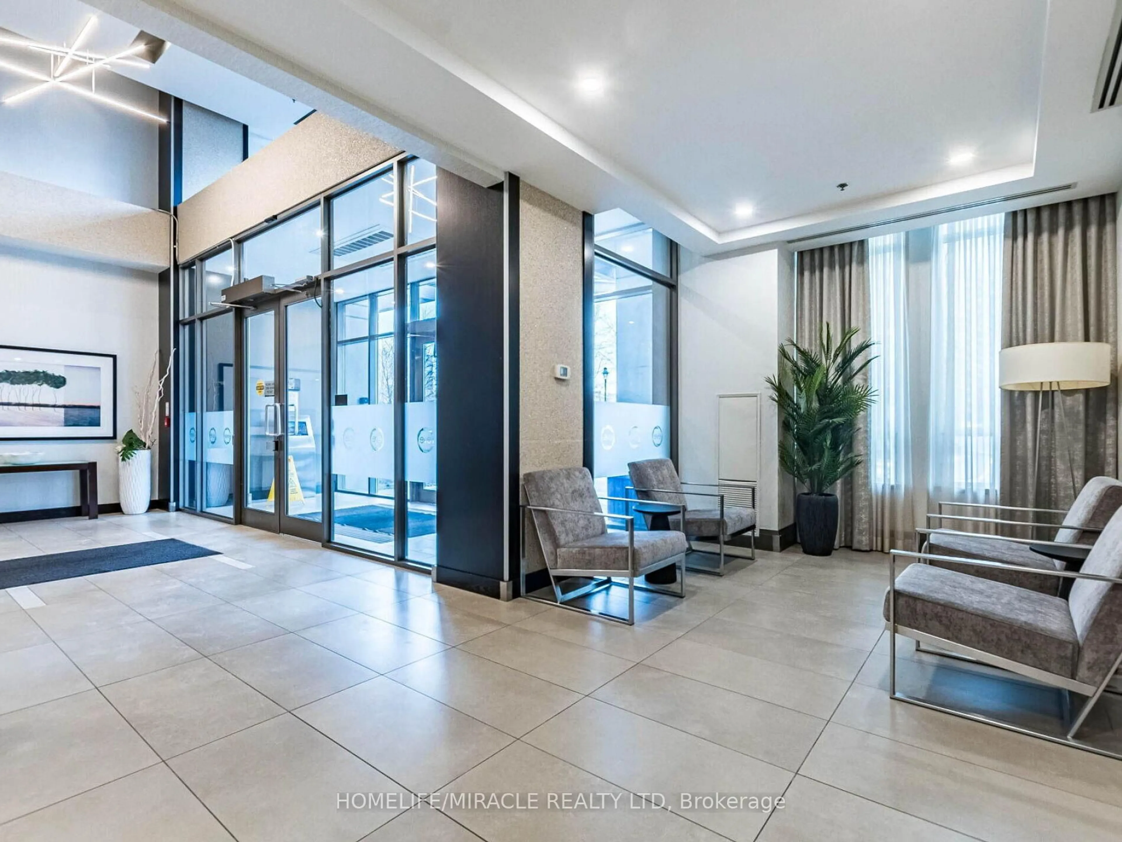 Indoor foyer for 3515 Kariya Dr #3107, Mississauga Ontario L5B 0C1