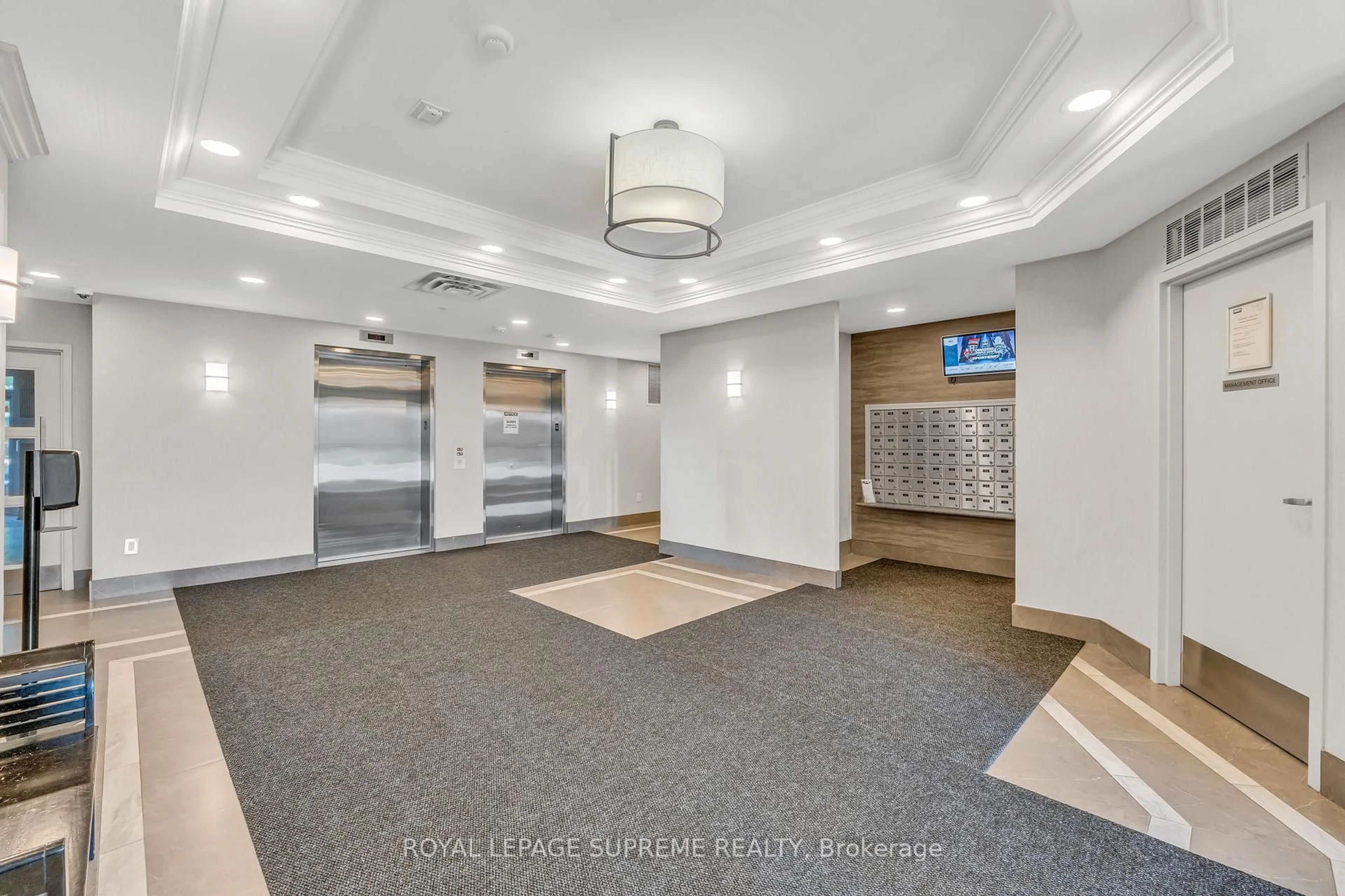 Indoor foyer for 300 Ray Lawson Blvd #601, Brampton Ontario L6Y 5H5