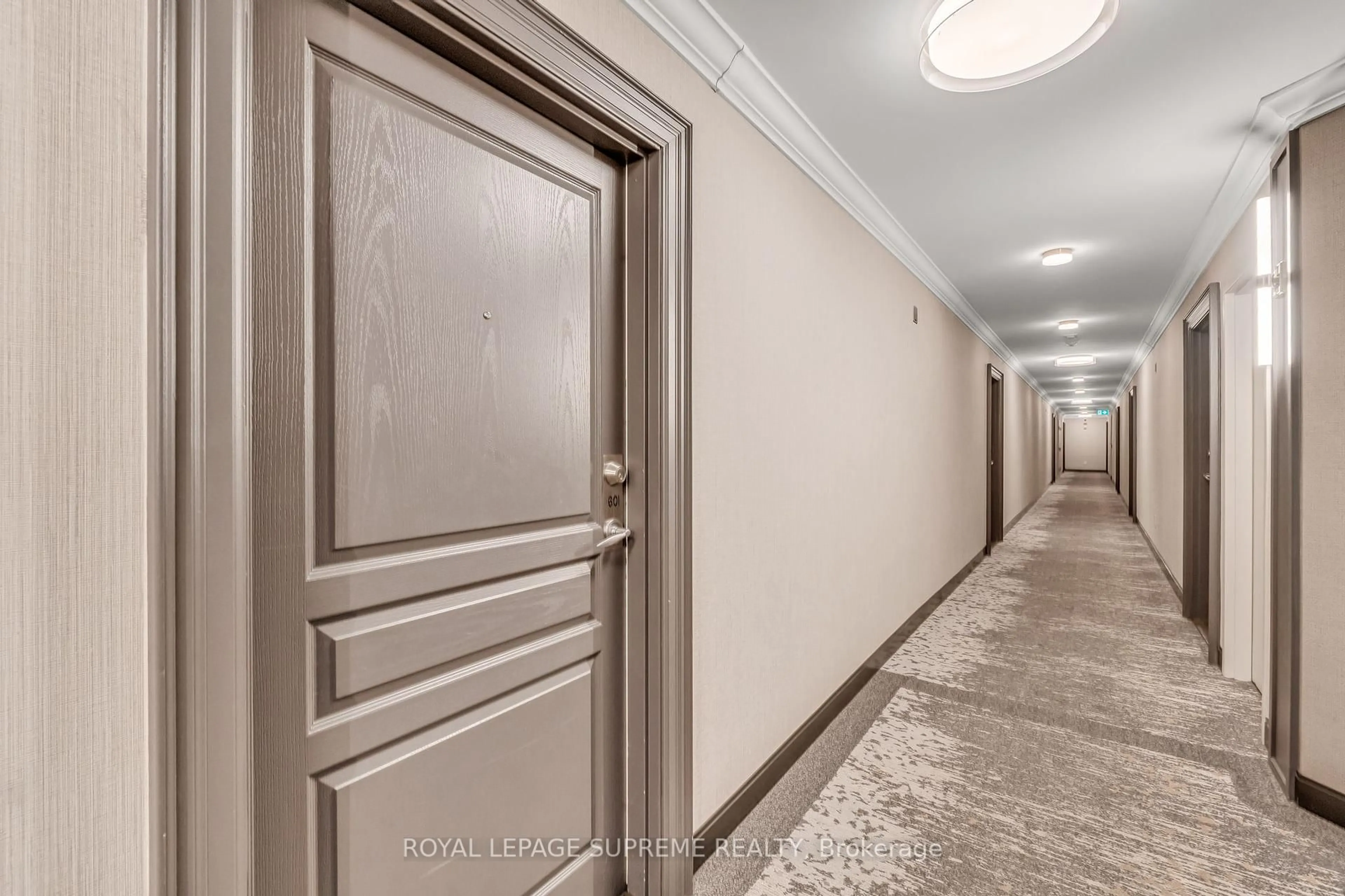 Indoor foyer for 300 Ray Lawson Blvd #601, Brampton Ontario L6Y 5H5