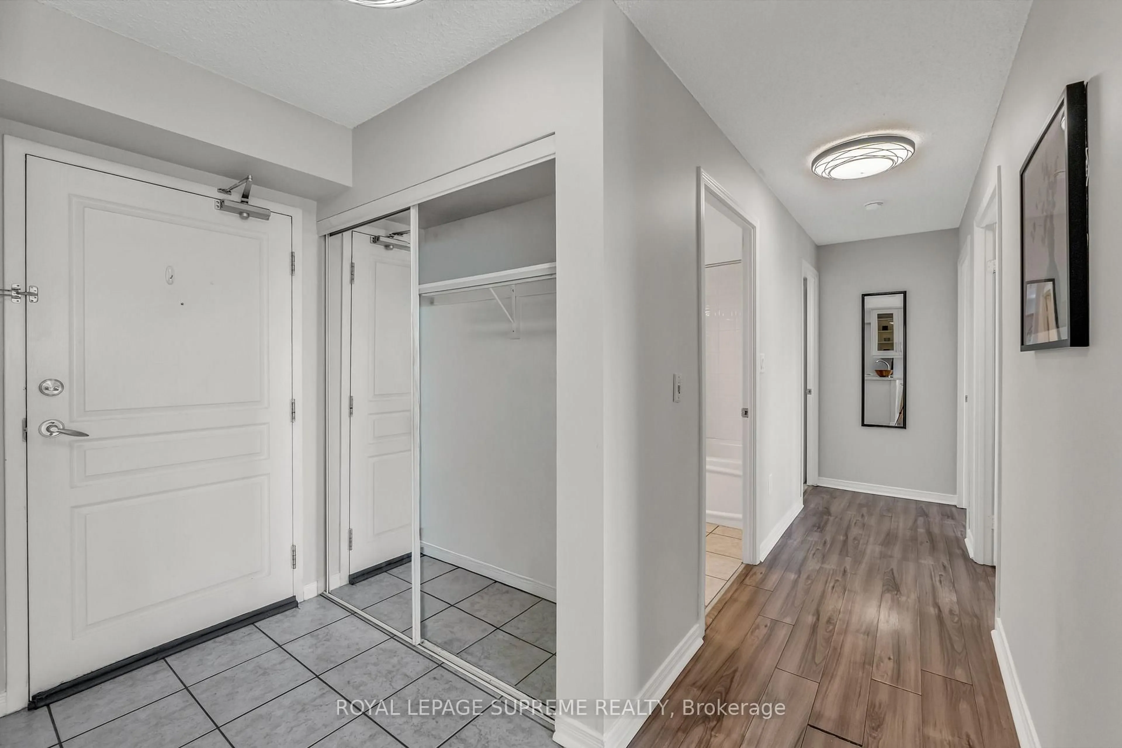 Indoor entryway for 300 Ray Lawson Blvd #601, Brampton Ontario L6Y 5H5