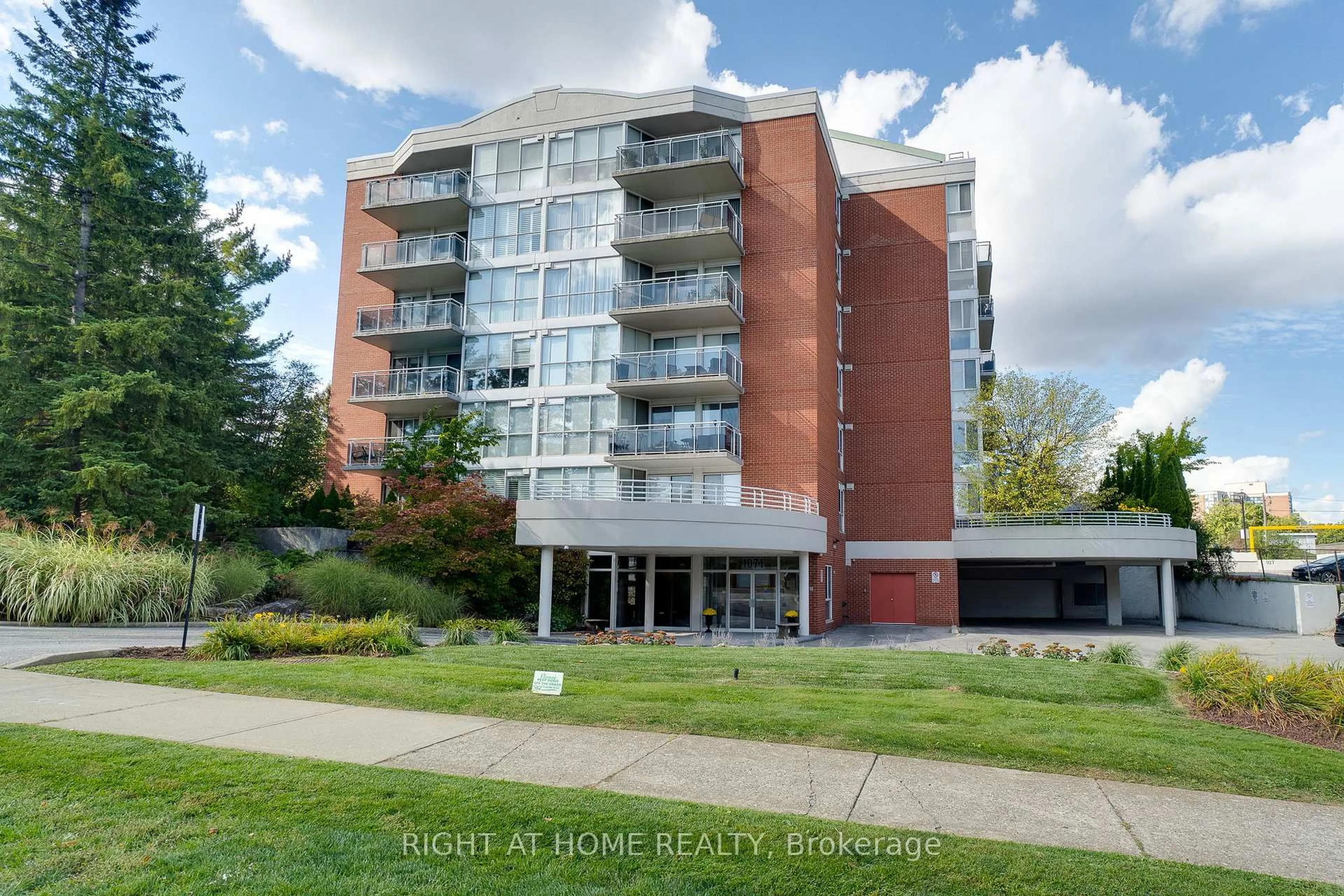 A pic from outside/outdoor area/front of a property/back of a property/a pic from drone, building for 1071 Queens Ave #202, Oakville Ontario L6H 2R5