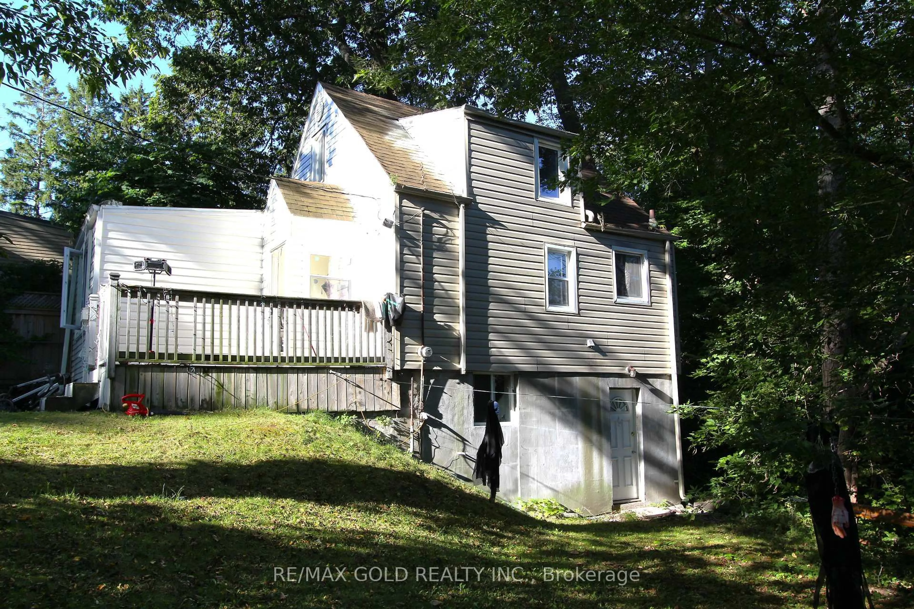 Unknown for 961 Lakeshore Rd, Mississauga Ontario L5H 1H8