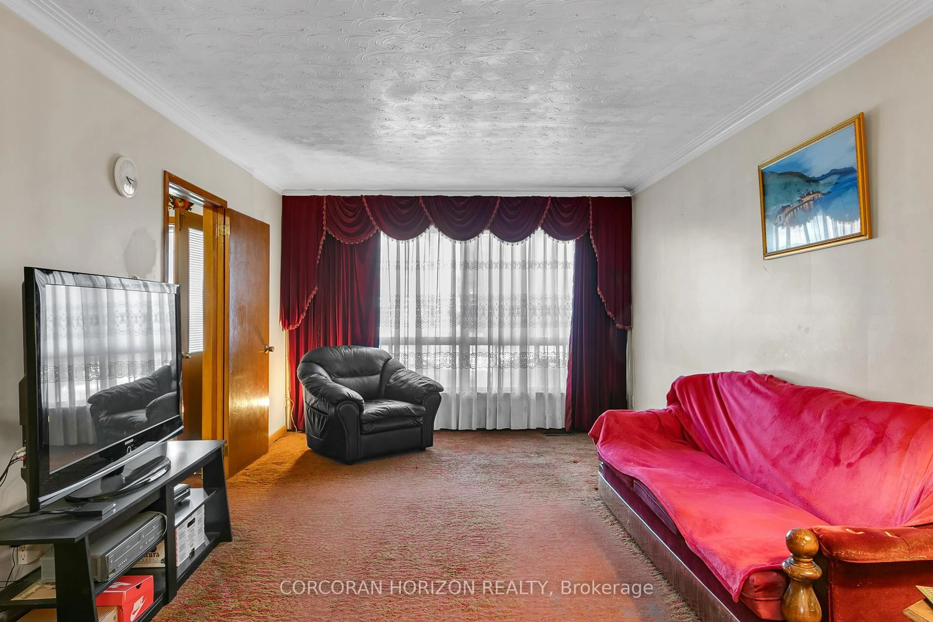 Living room with furniture, carpet floor for 46 Macdonell Ave, Toronto Ontario M6R 2A2