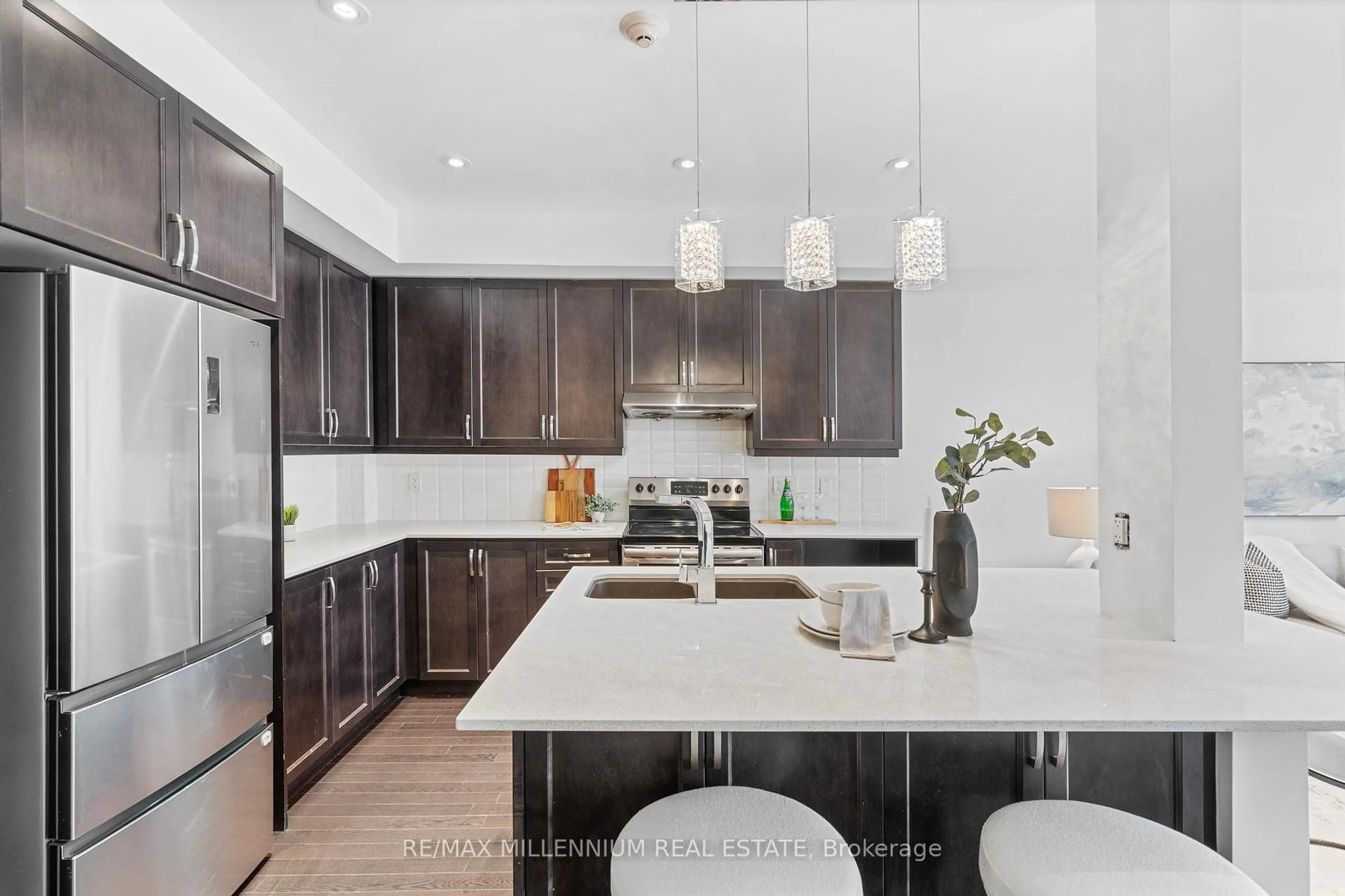 Contemporary kitchen, unknown for 62 Preston Meadow Ave #6, Mississauga Ontario L4Z 0C8