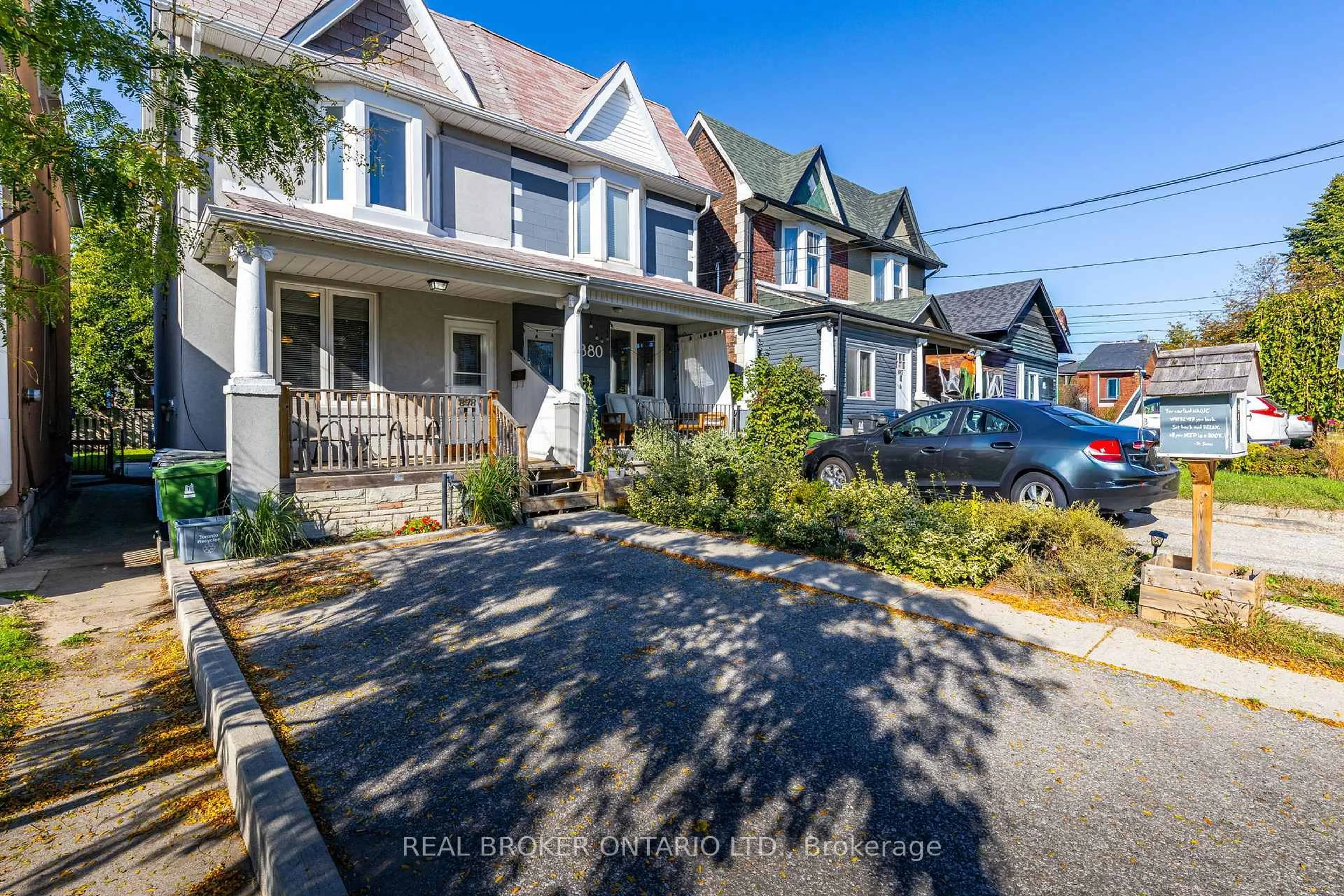 A pic from outside/outdoor area/front of a property/back of a property/a pic from drone, street for 878 Runnymede Rd, Toronto Ontario M6N 3W4