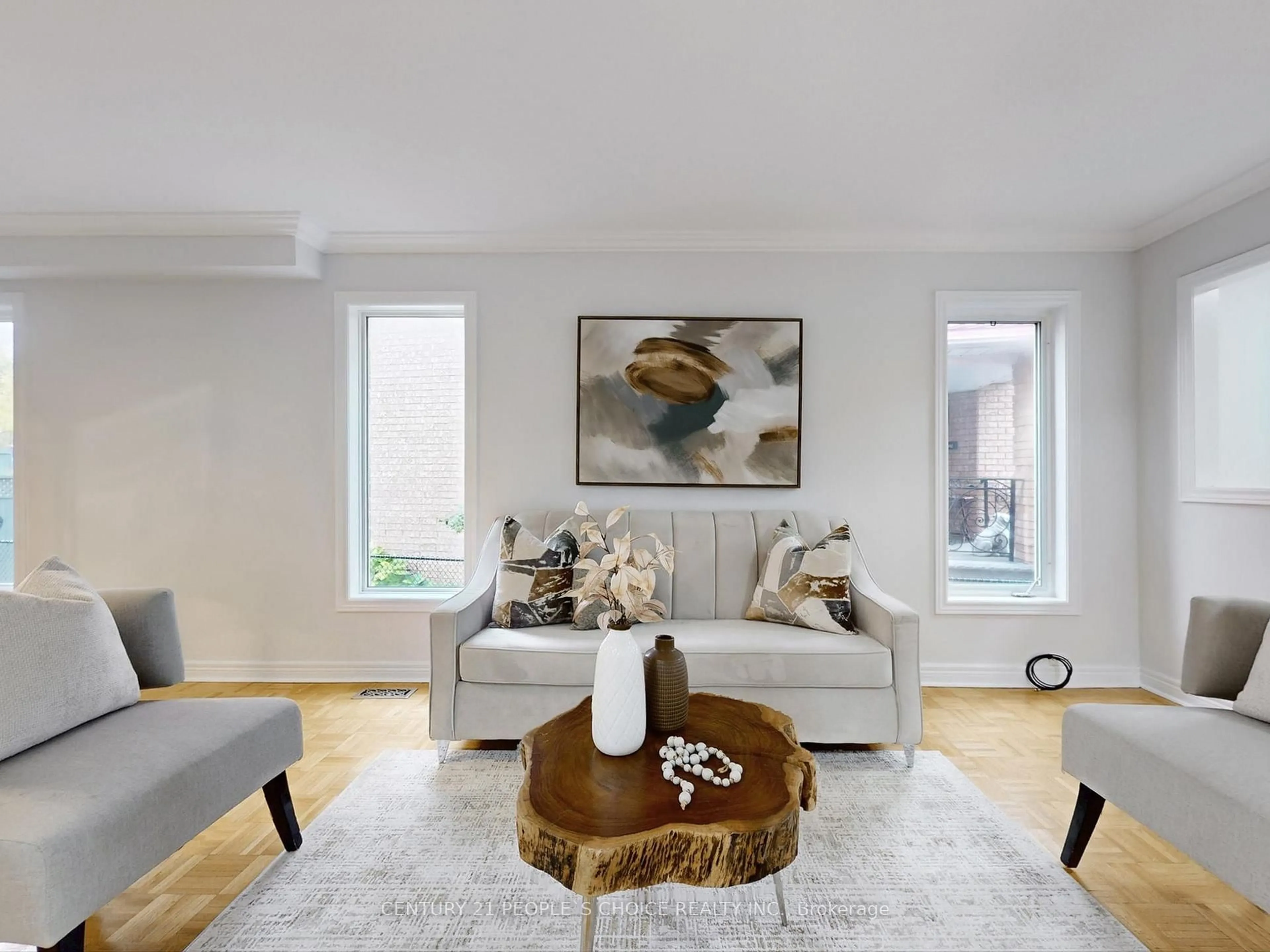Living room with furniture, unknown for 6441 Seaver Rd, Mississauga Ontario L5V 2H9
