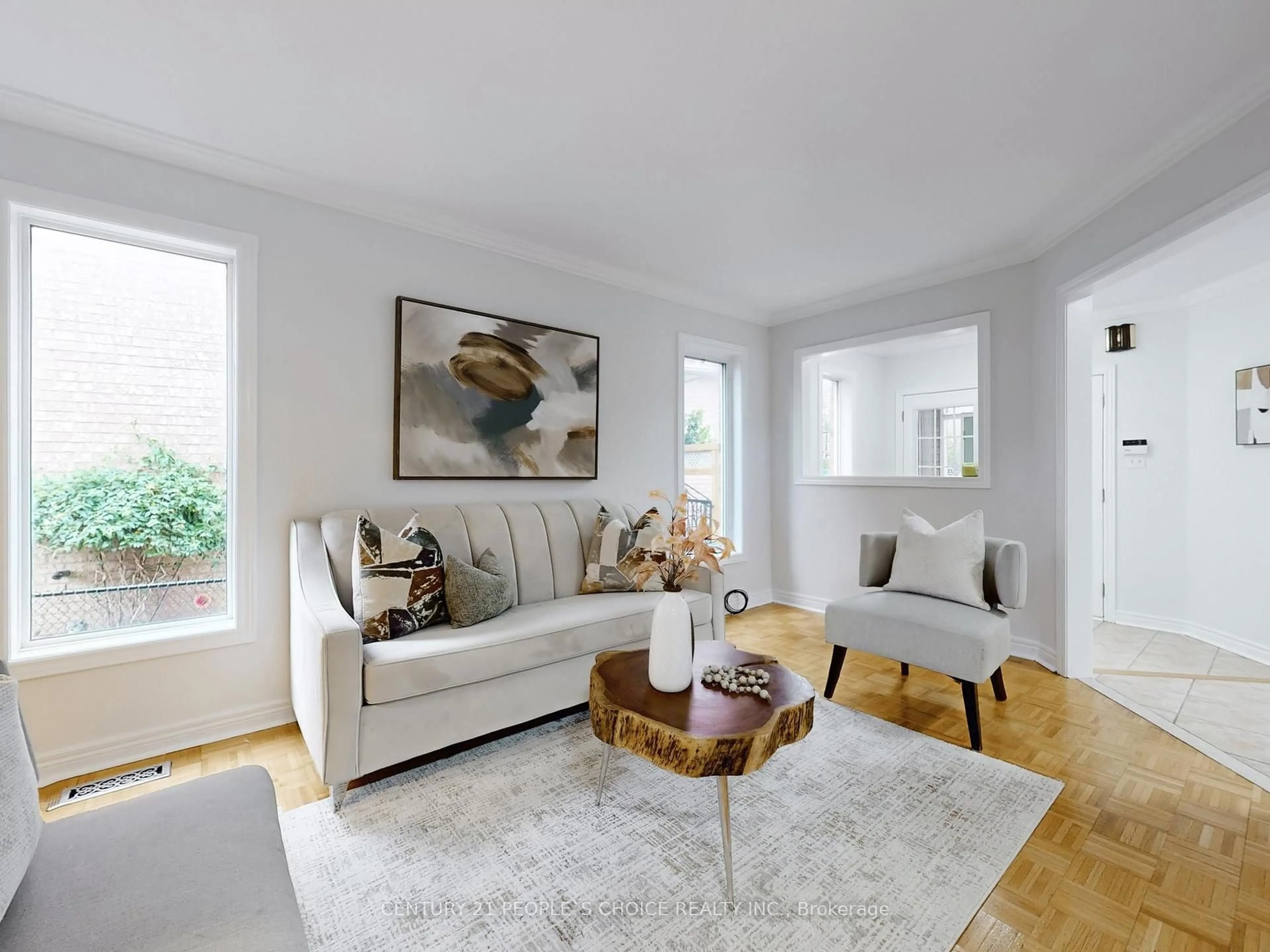 Living room with furniture, unknown for 6441 Seaver Rd, Mississauga Ontario L5V 2H9