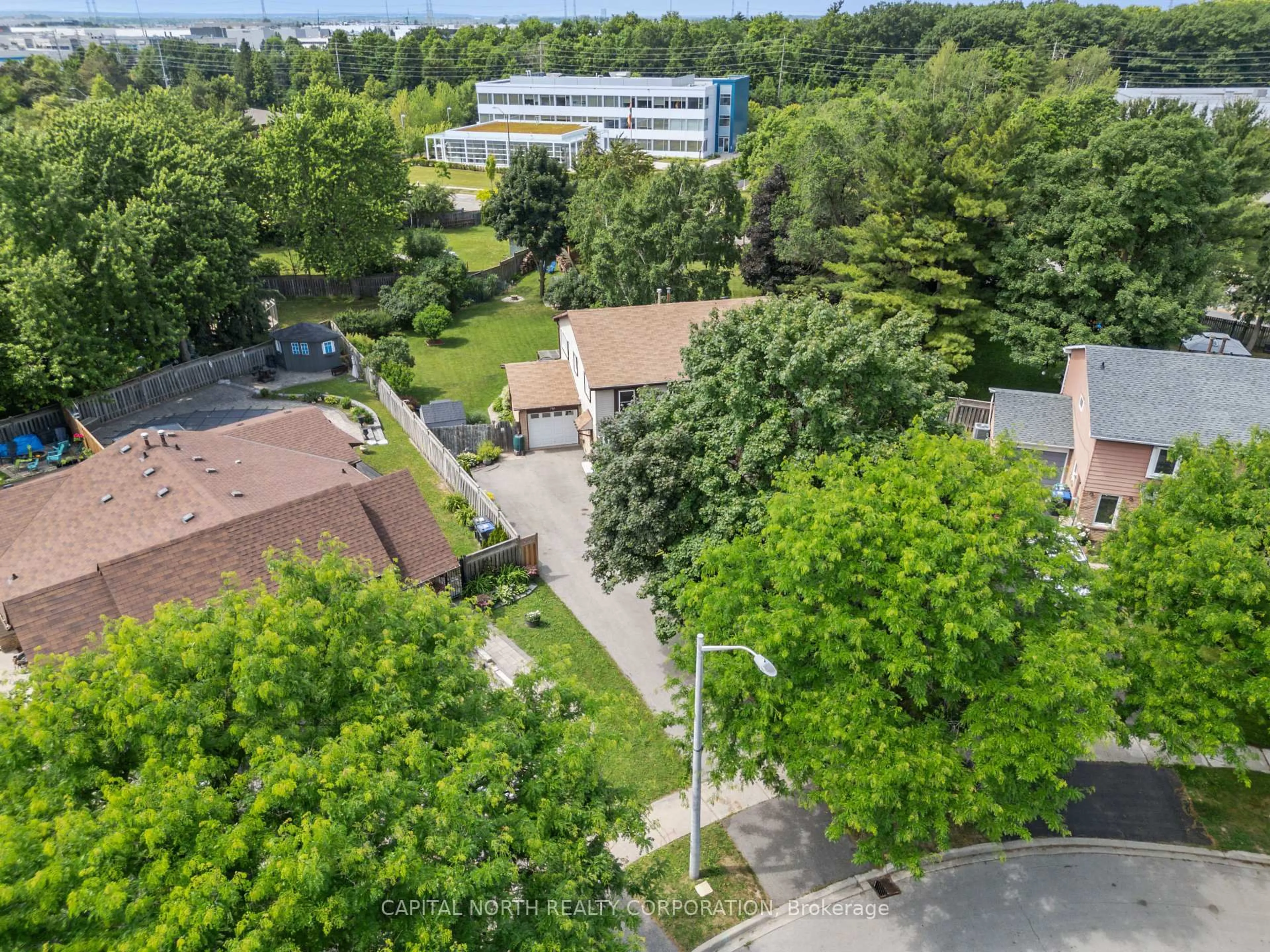 A pic from outside/outdoor area/front of a property/back of a property/a pic from drone, city buildings view from balcony for 7101 Cadiz Cres, Mississauga Ontario L5N 1Y3