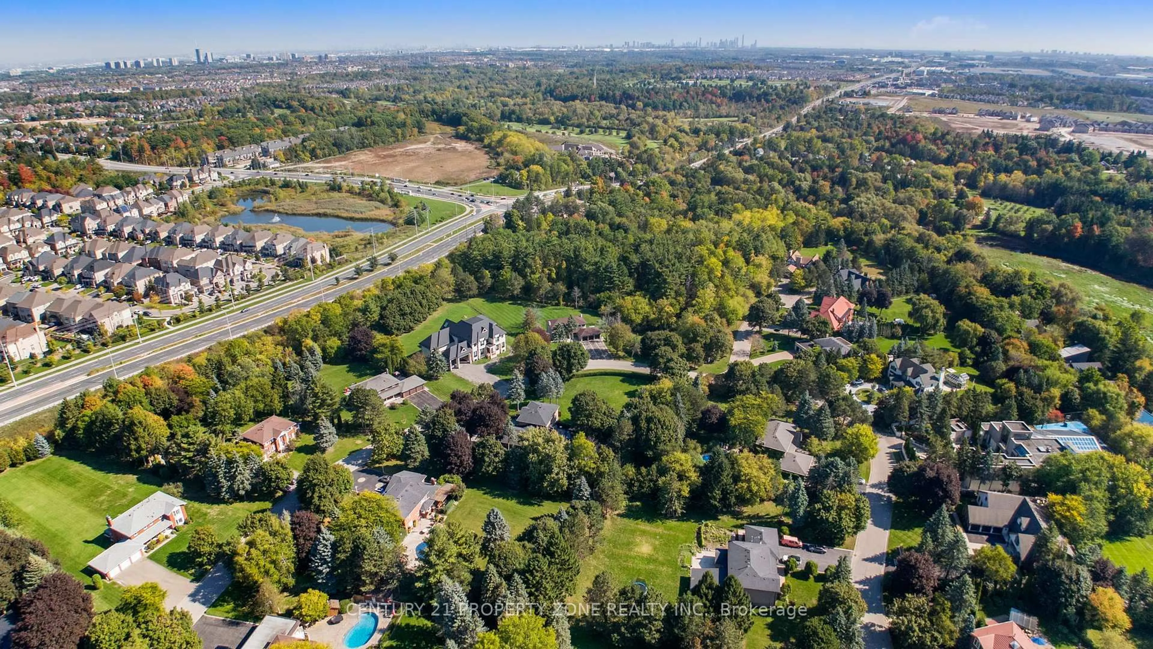 A pic from outside/outdoor area/front of a property/back of a property/a pic from drone, water/lake/river/ocean view for 14 Huttonville Dr, Brampton Ontario L6X 0C1