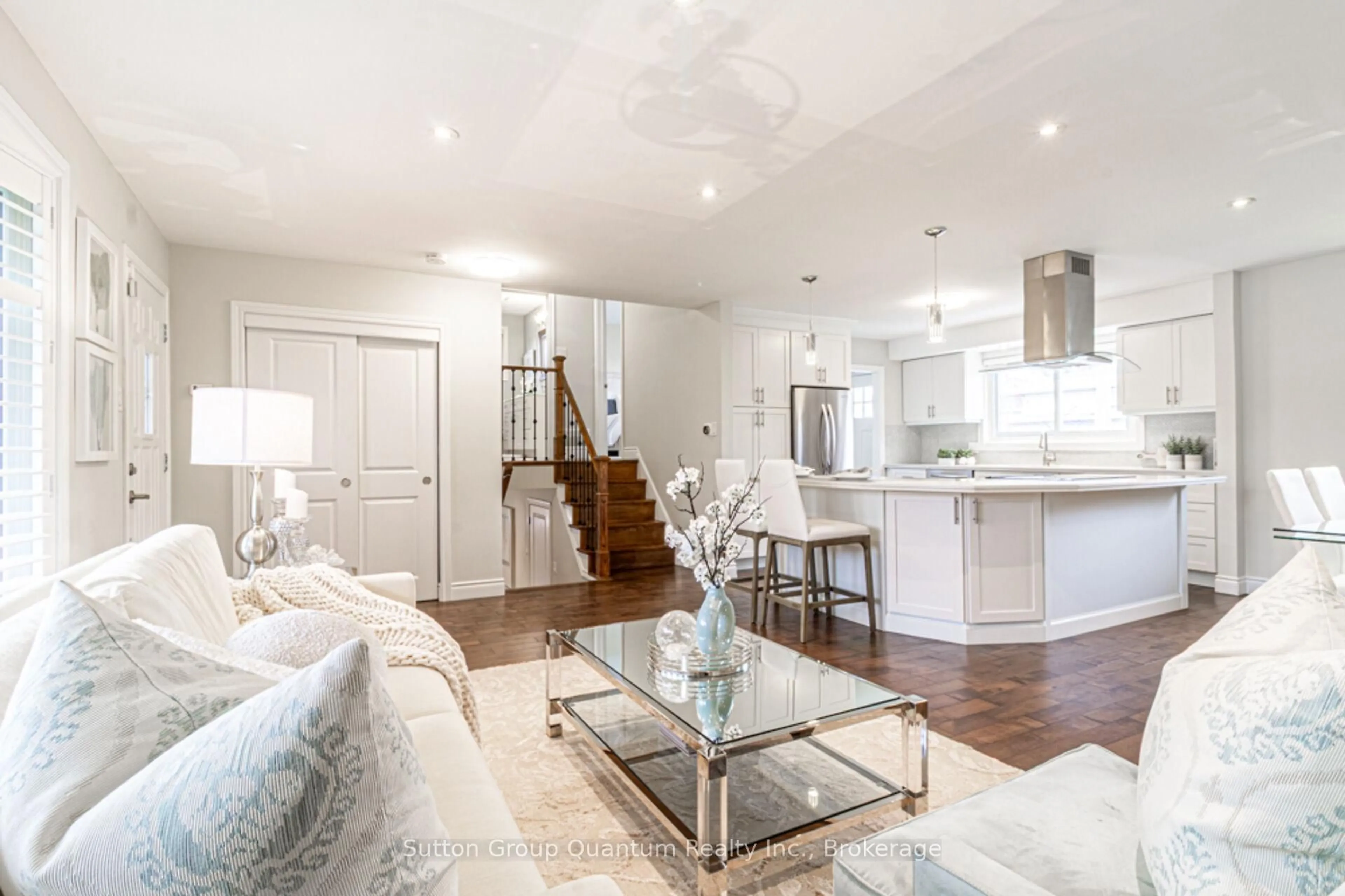 Open concept kitchen, unknown for 2231 Urwin Cres, Oakville Ontario L6L 2T3