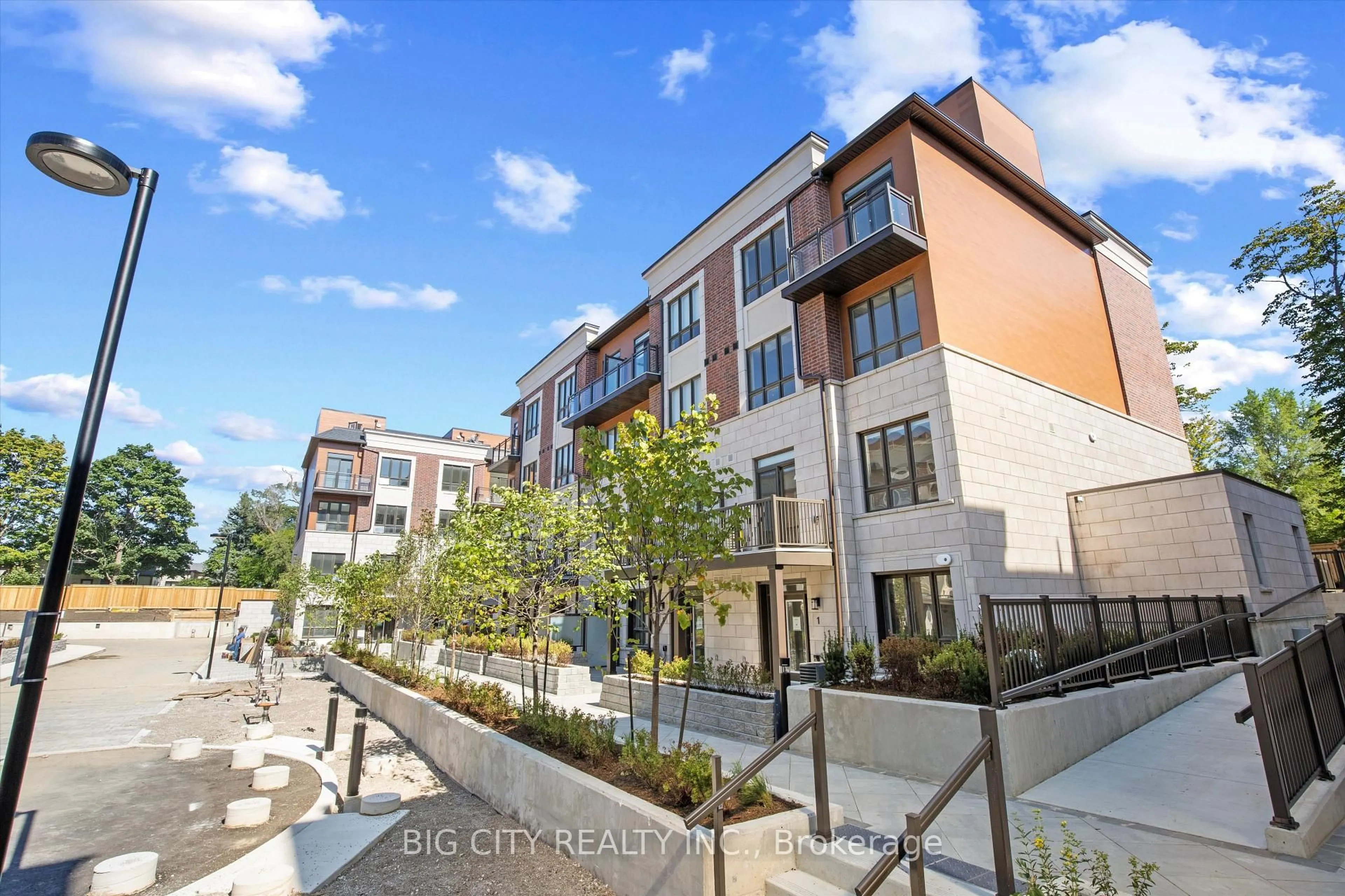 Patio, street for 4025 Hickory Dr #2, Mississauga Ontario L4W 1L1