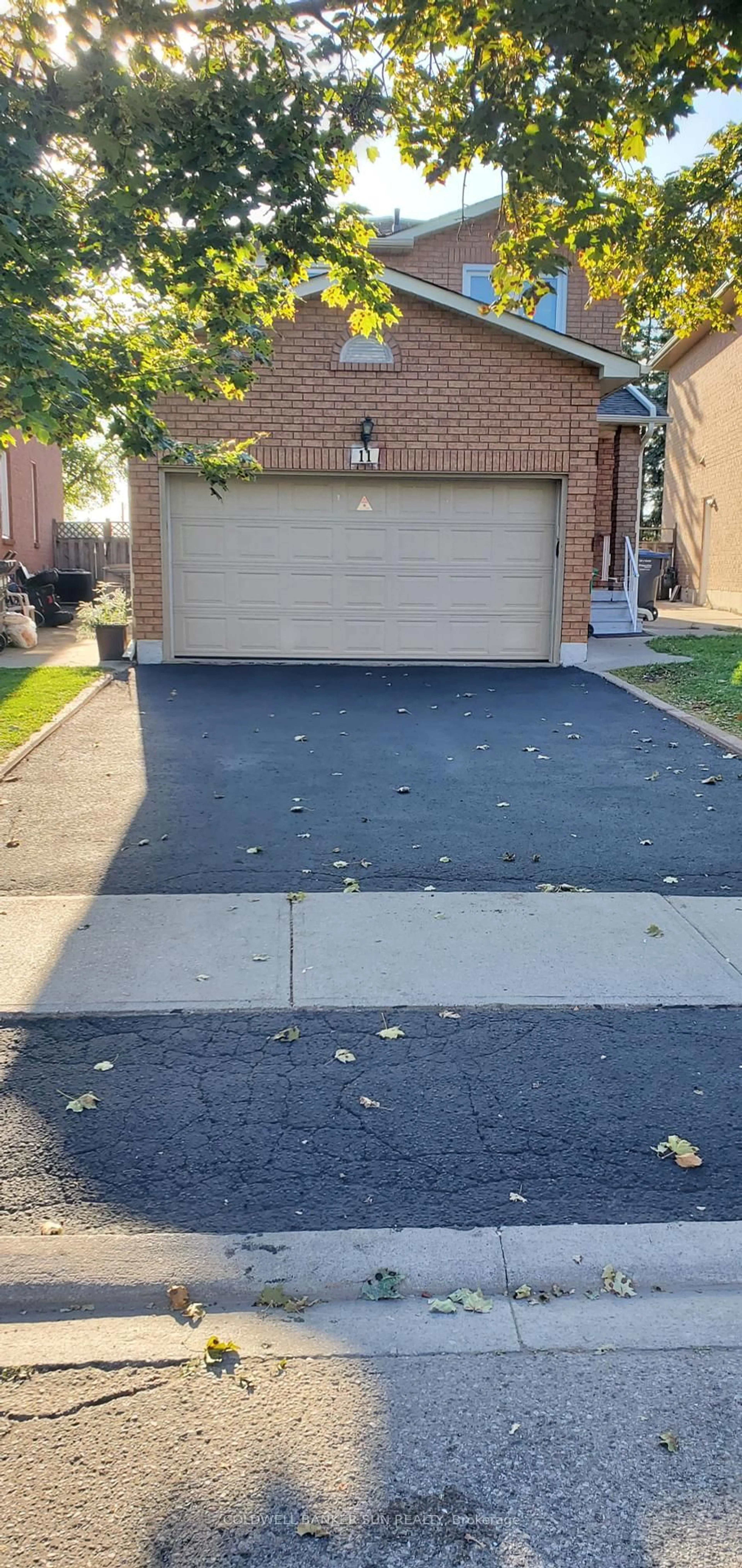 Unknown for 11 Toba Cres, Brampton Ontario L6Z 4R6