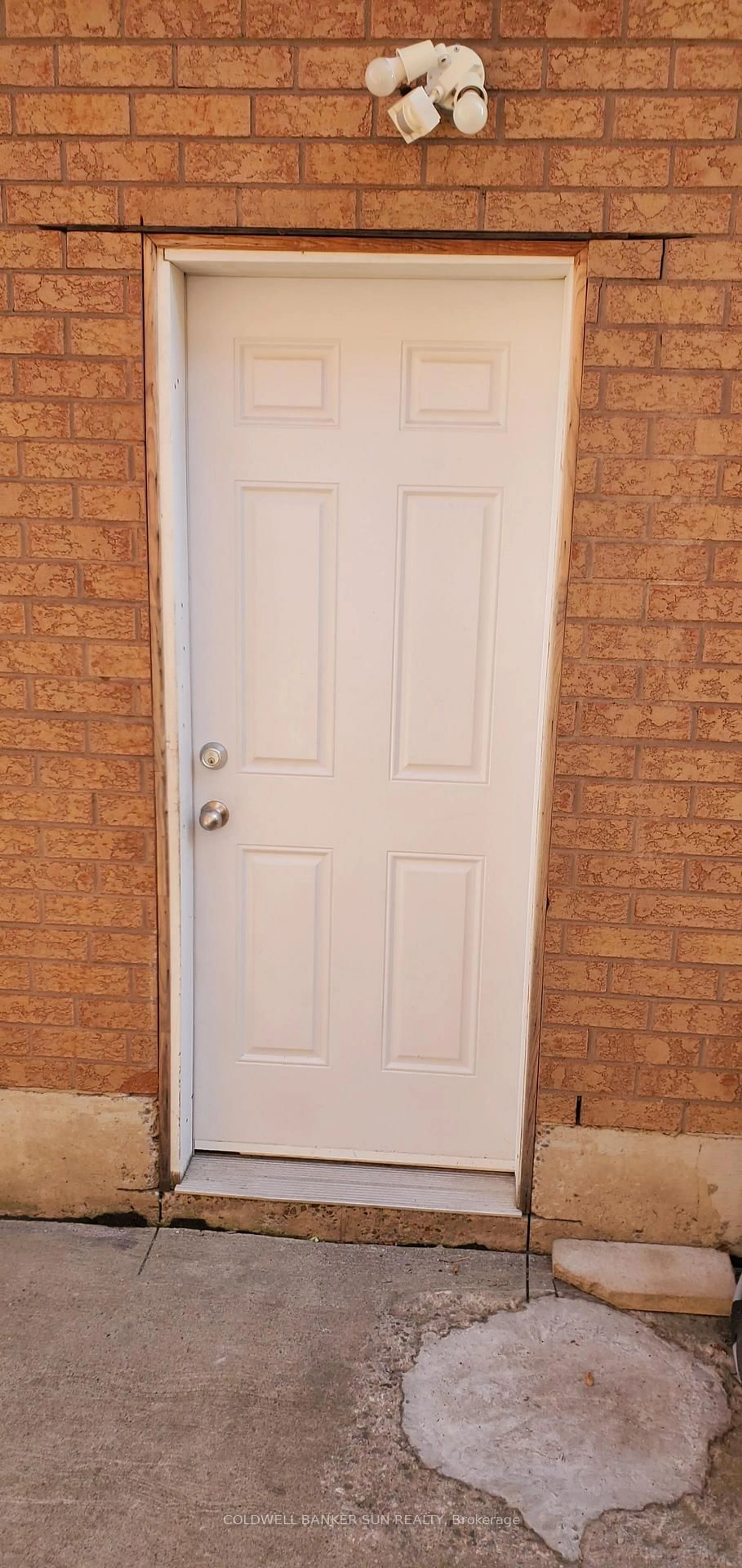Unknown for 11 Toba Cres, Brampton Ontario L6Z 4R6