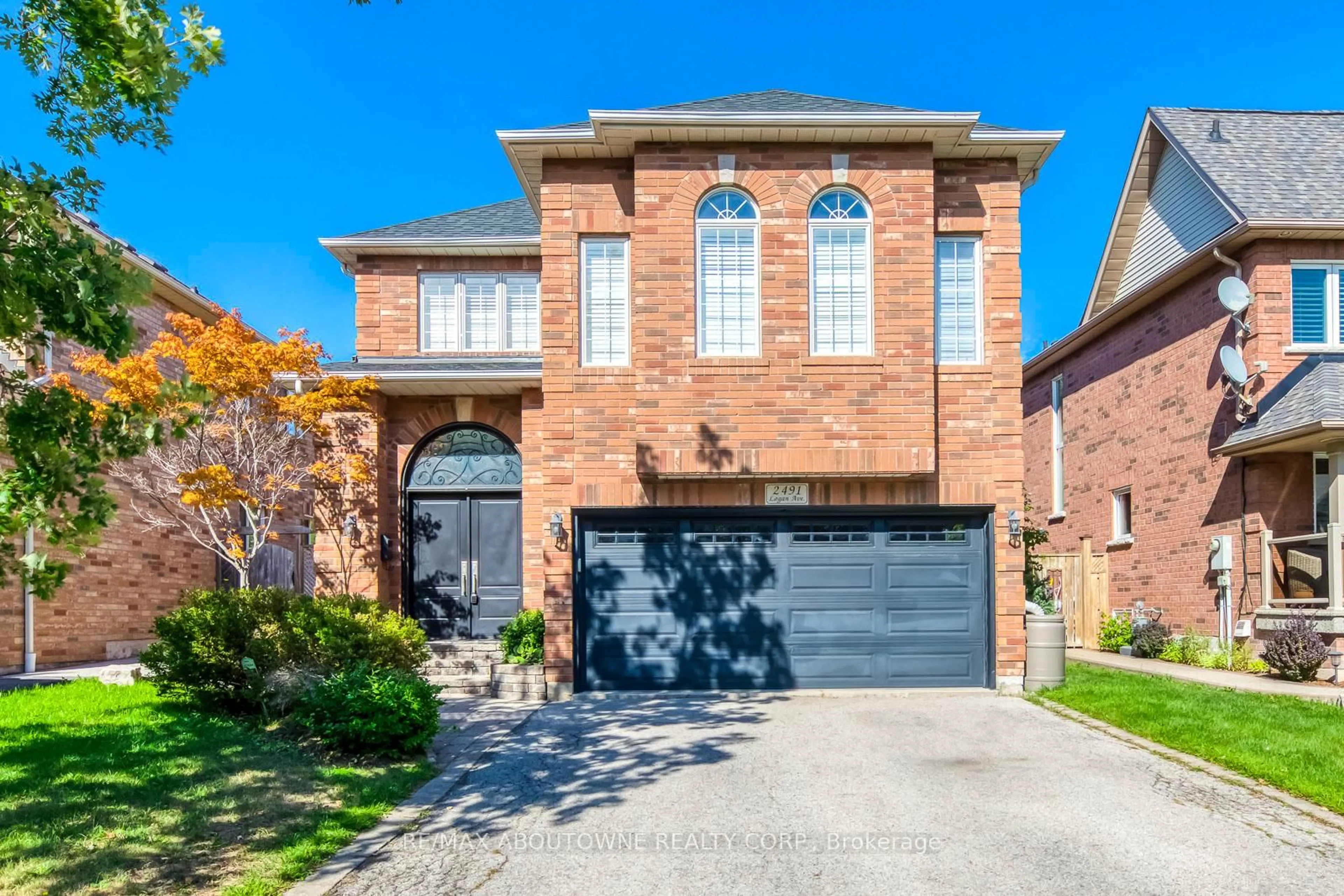 Home with brick exterior material, street for 2491 Logan Ave, Oakville Ontario L6H 6S1