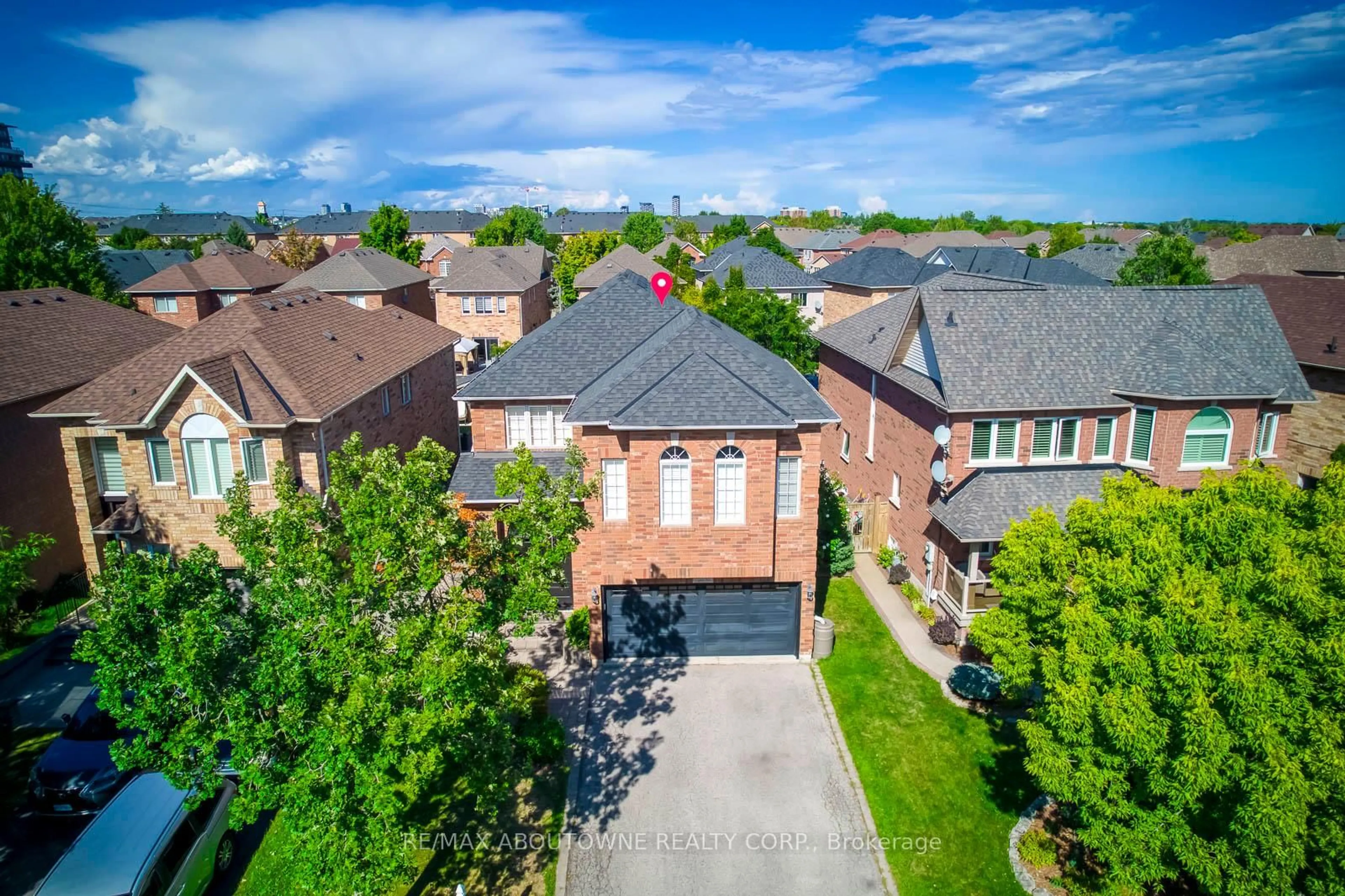A pic from outside/outdoor area/front of a property/back of a property/a pic from drone, street for 2491 Logan Ave, Oakville Ontario L6H 6S1