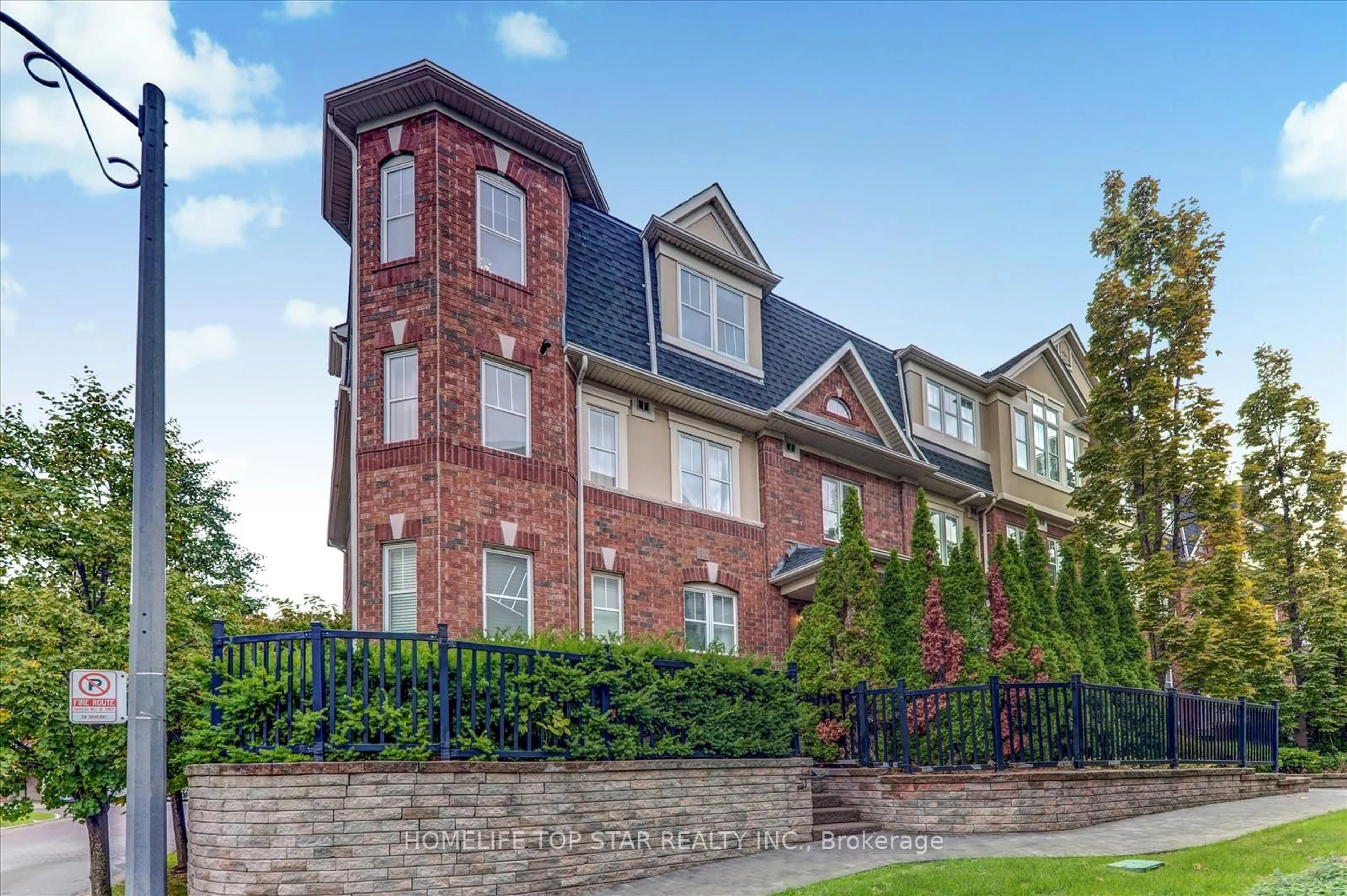 Home with brick exterior material, unknown for 710 Neighbourhood Circ #6, Mississauga Ontario L5B 0B4