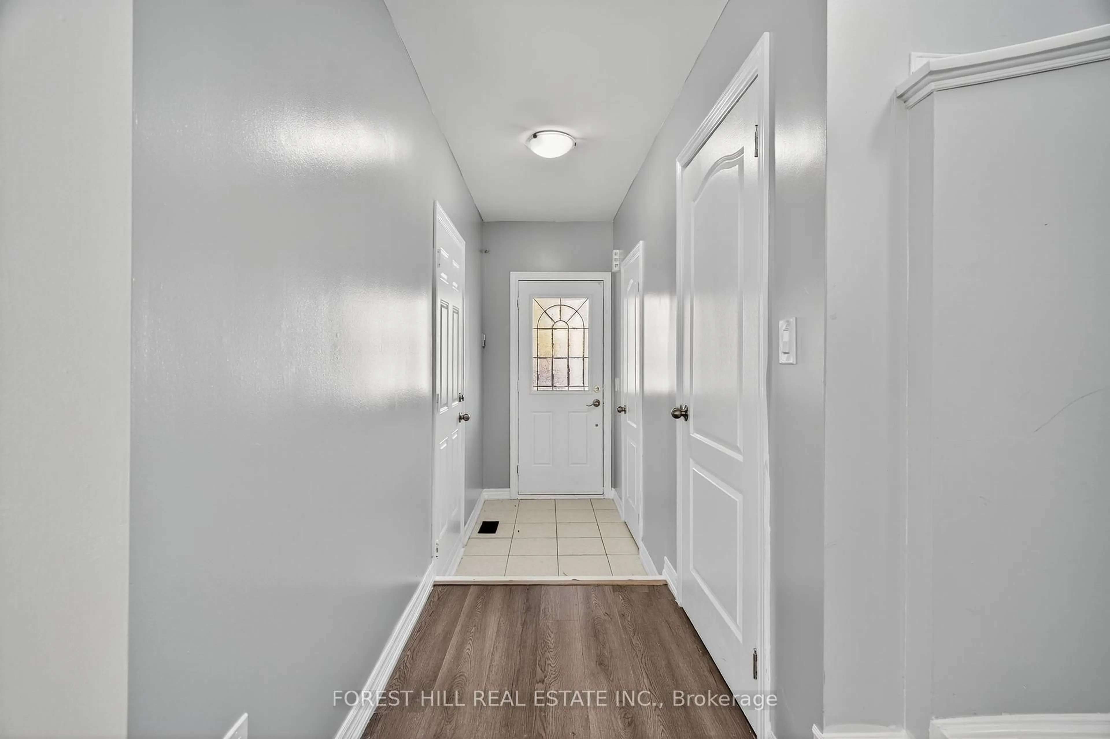 Indoor entryway for 19 Rednor Dr, Brampton Ontario L6P 1P4