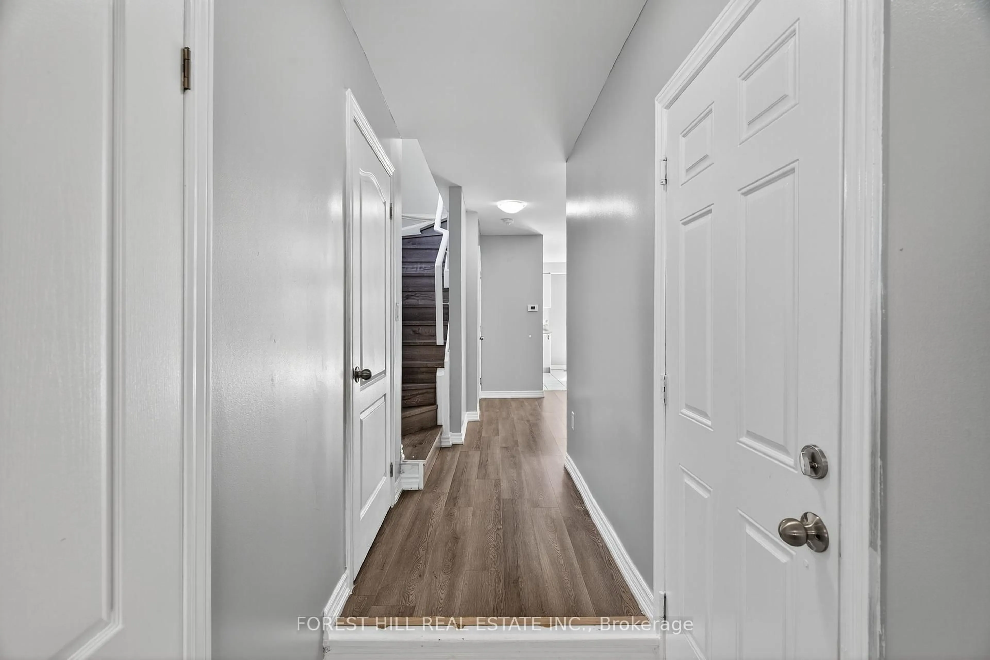 Indoor entryway for 19 Rednor Dr, Brampton Ontario L6P 1P4