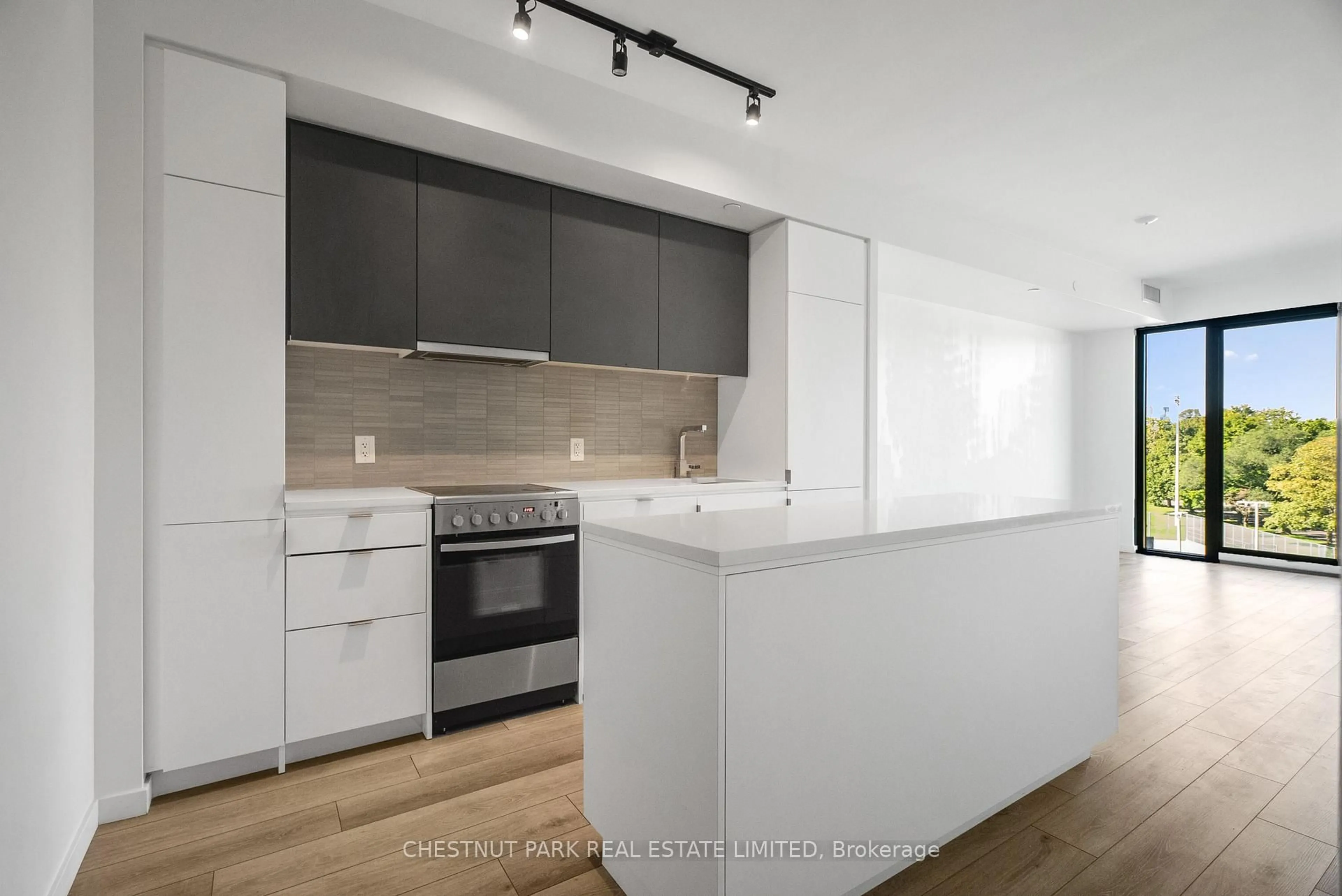 Unknown for 7 Smith Cres, Toronto Ontario M8Z 0G3