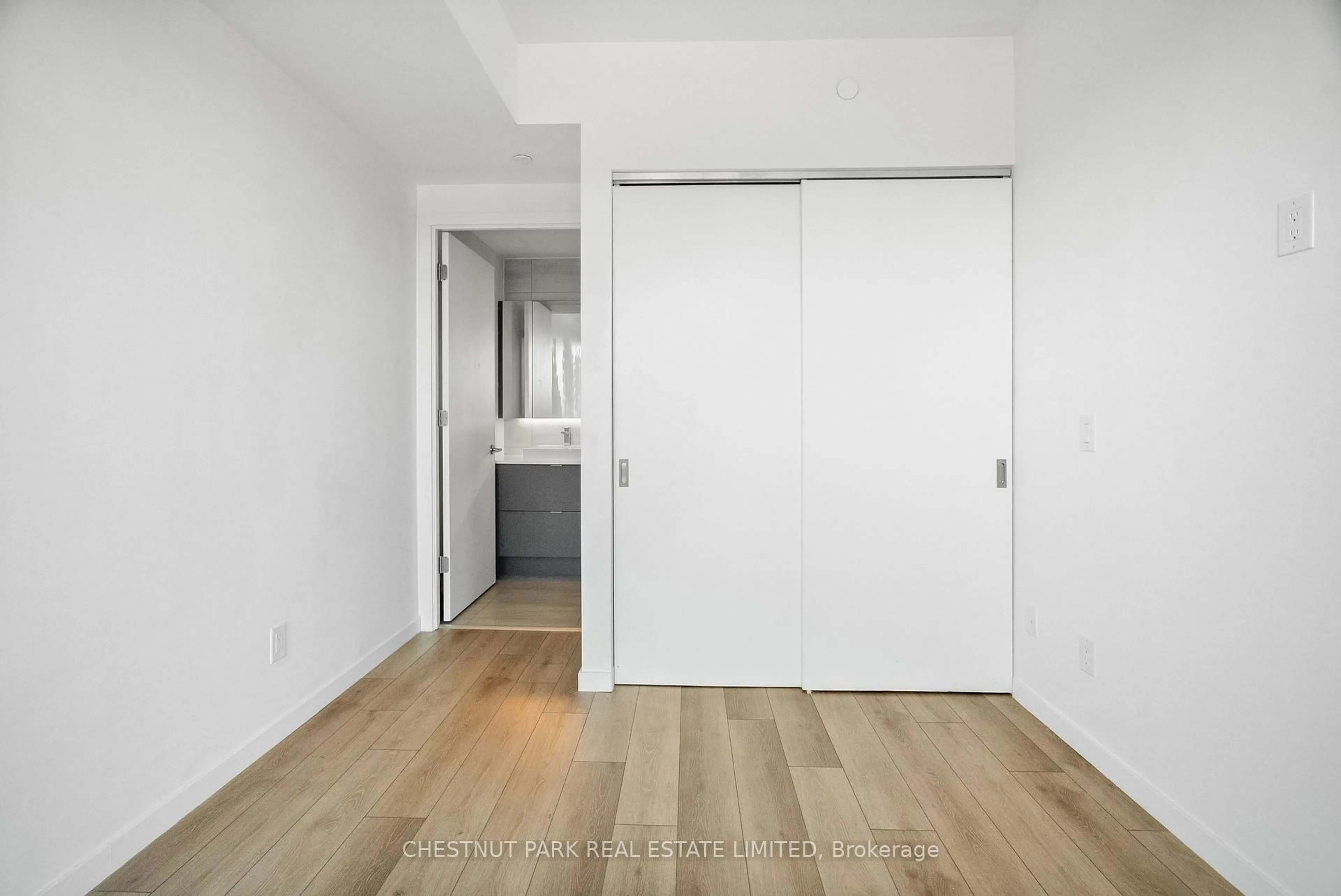 Indoor entryway for 7 Smith Cres, Toronto Ontario M8Z 0G3