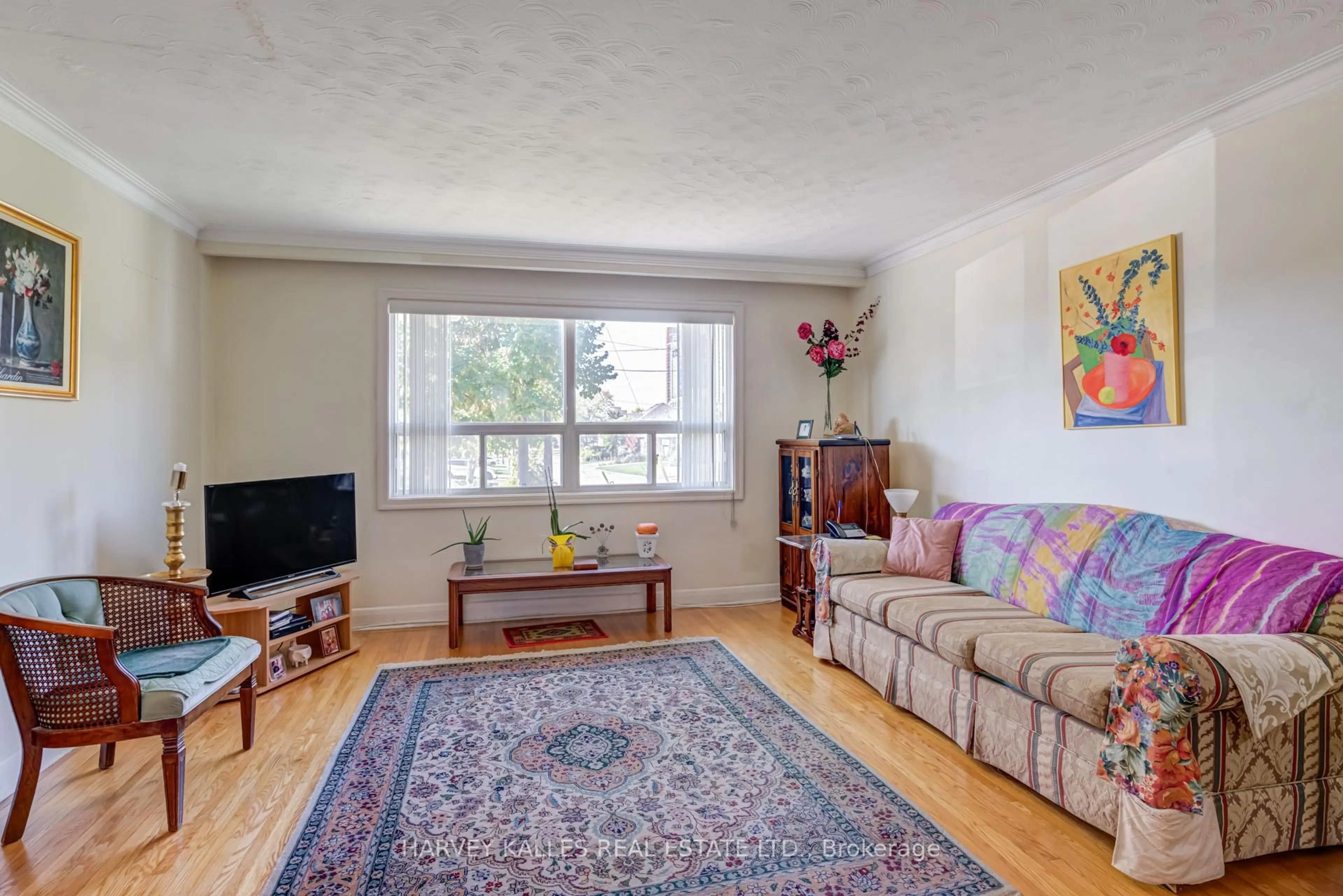 Living room with furniture, unknown for 82 Cork Ave, Toronto Ontario M6B 2Y2