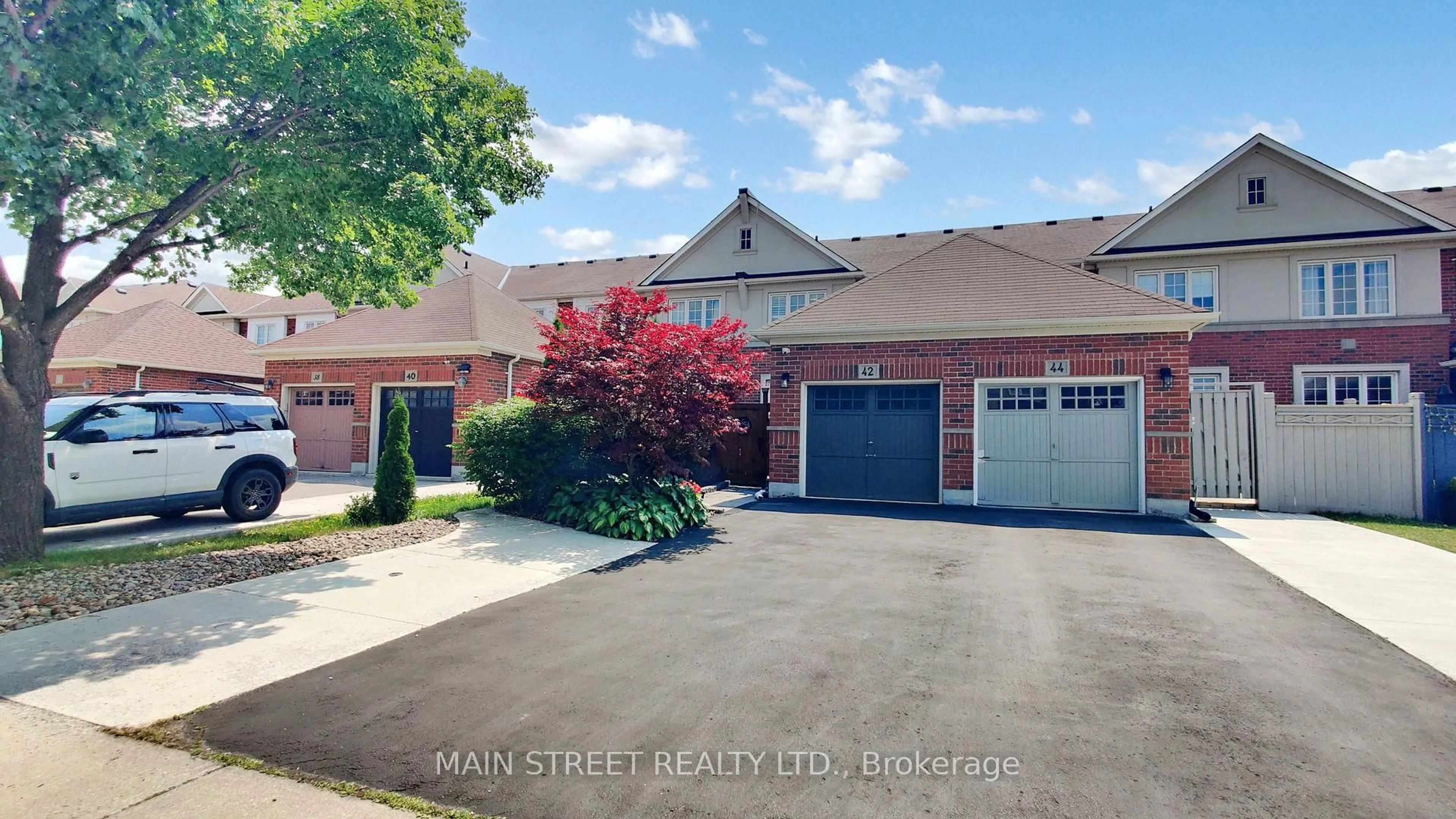 A pic from outside/outdoor area/front of a property/back of a property/a pic from drone, street for 42 Bellchase Tr, Brampton Ontario L6P 3K3