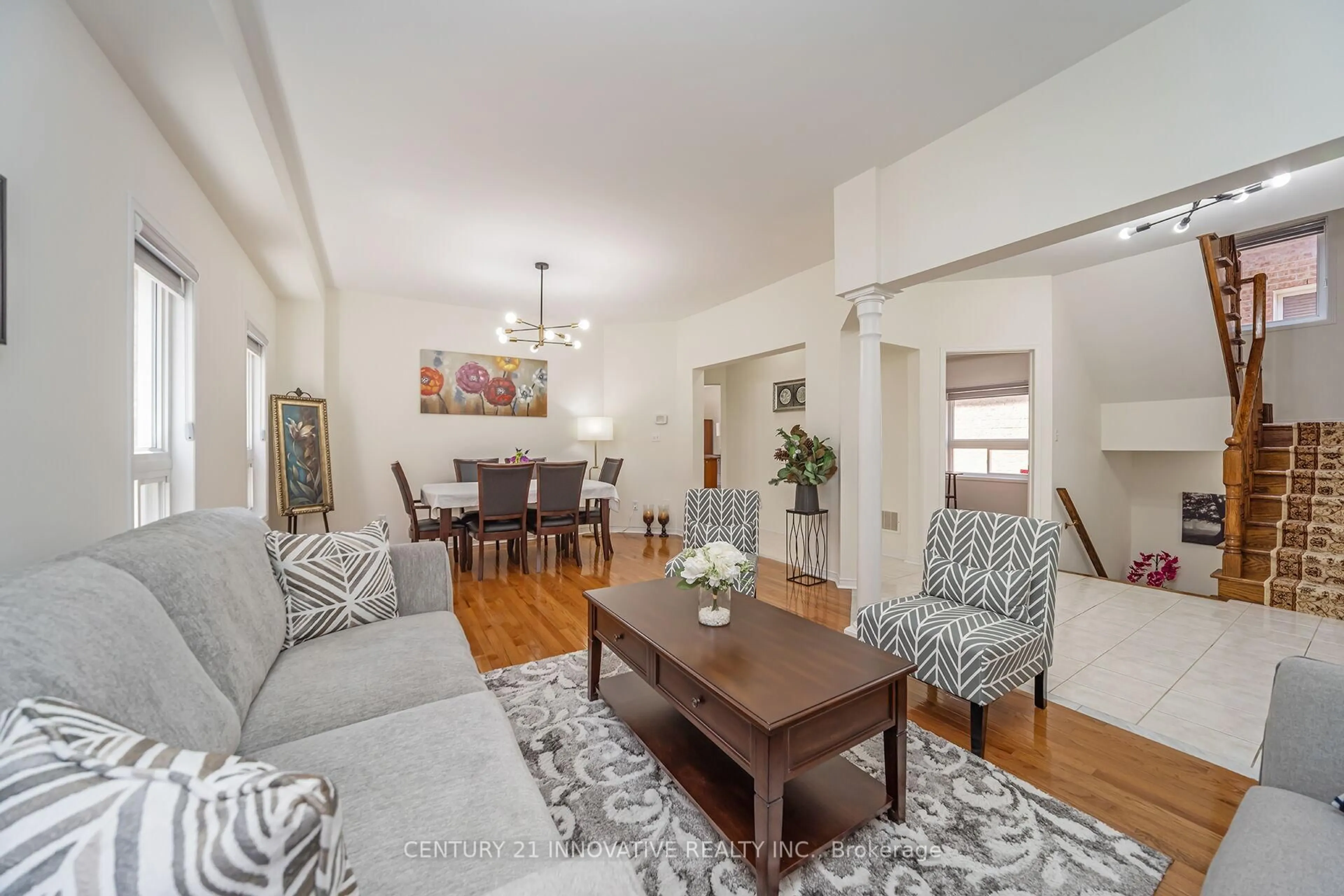 Living room with furniture, unknown for 4876 Potomac Crt, Mississauga Ontario L5R 0B1