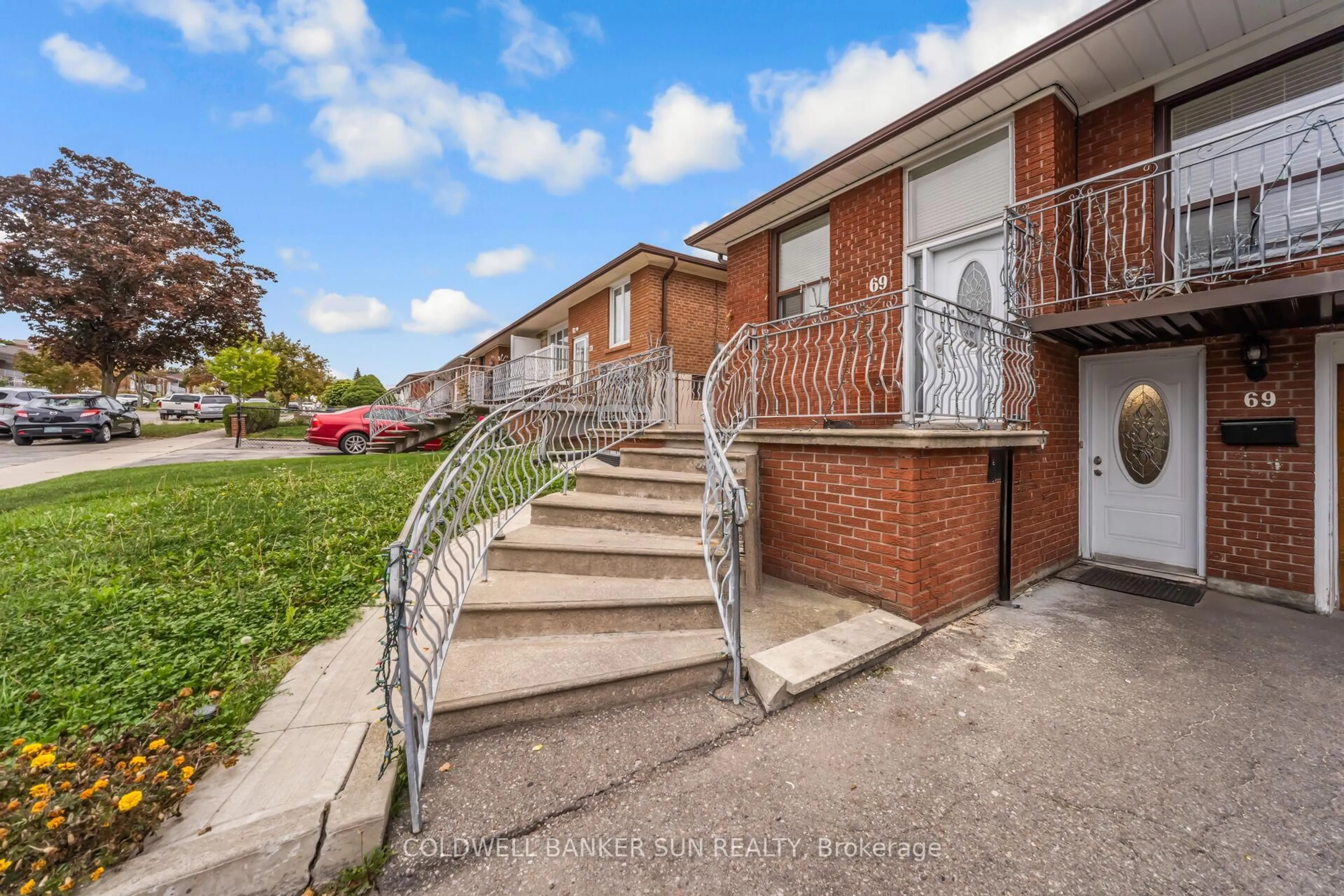 Unknown for 69 Songwood Dr, Toronto Ontario M9M 1X4