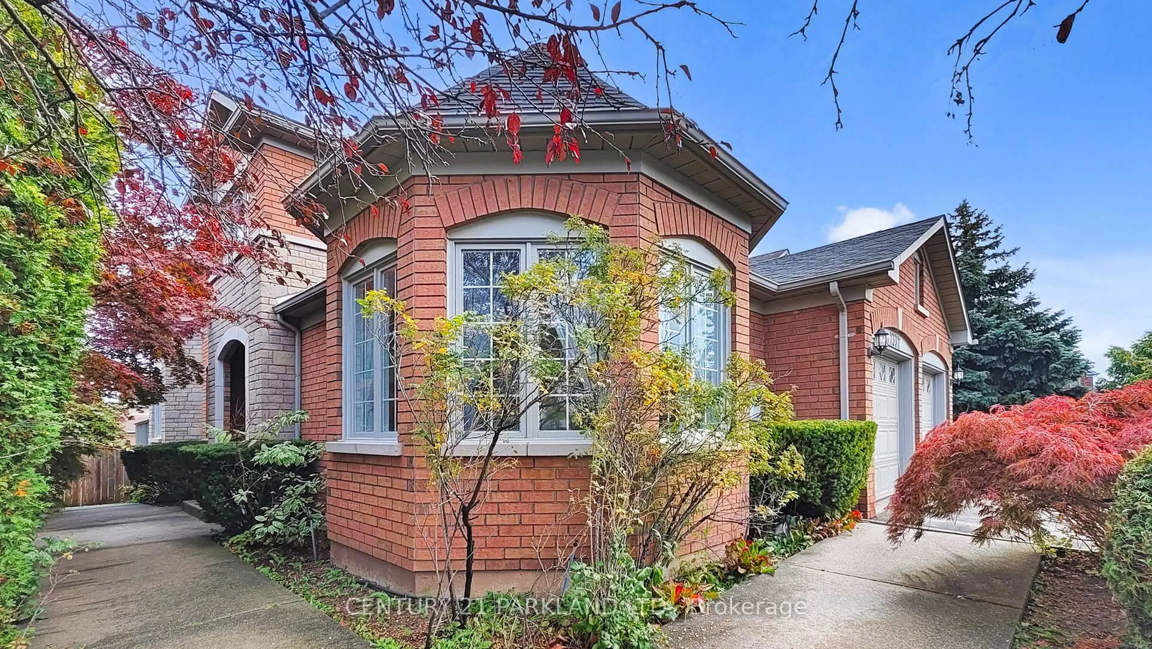 Home with brick exterior material, street for 2332 Manor House Crt, Mississauga Ontario L5M 5Y3