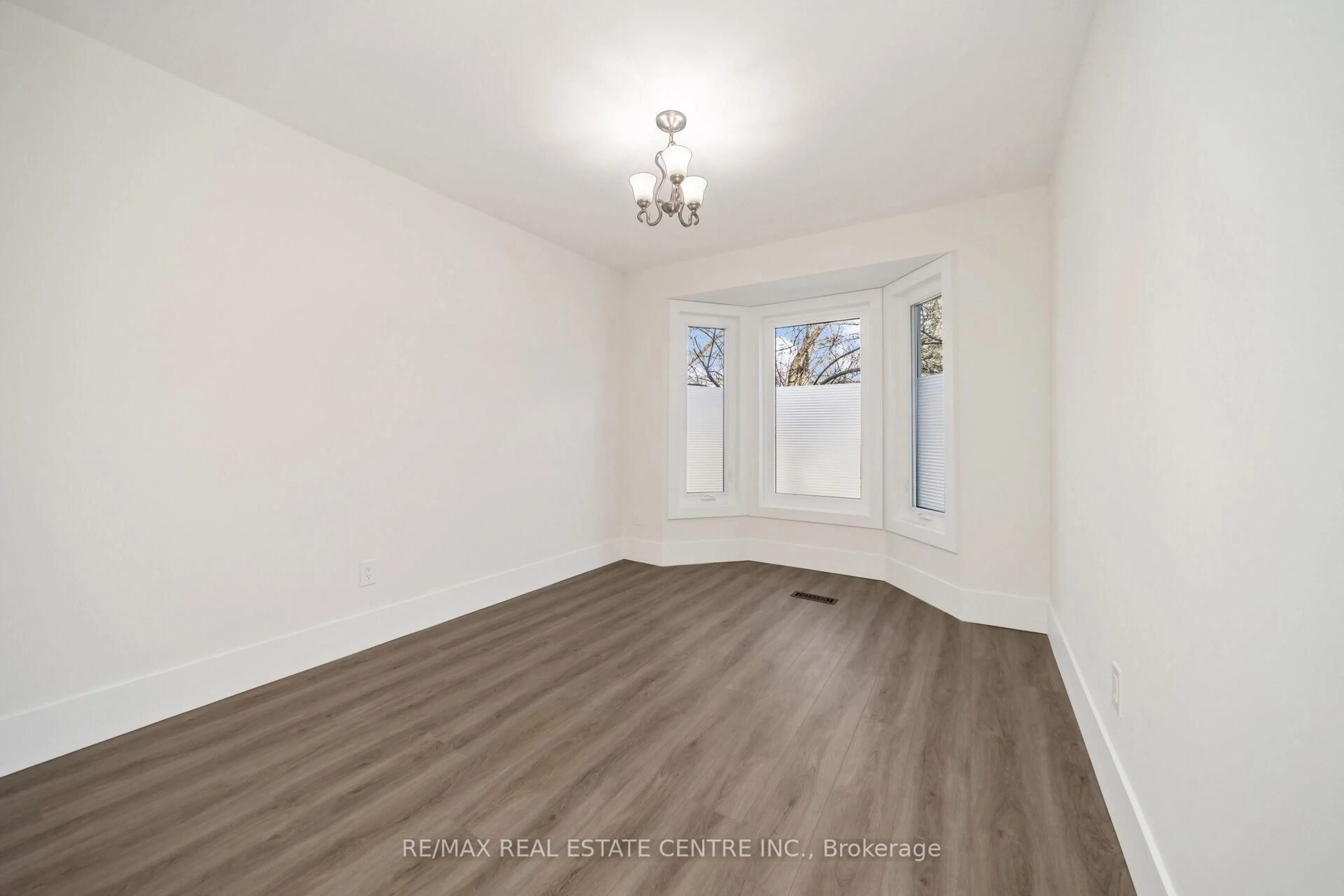 A pic of a room for 142 Ural Circ, Brampton Ontario L6R 1H1