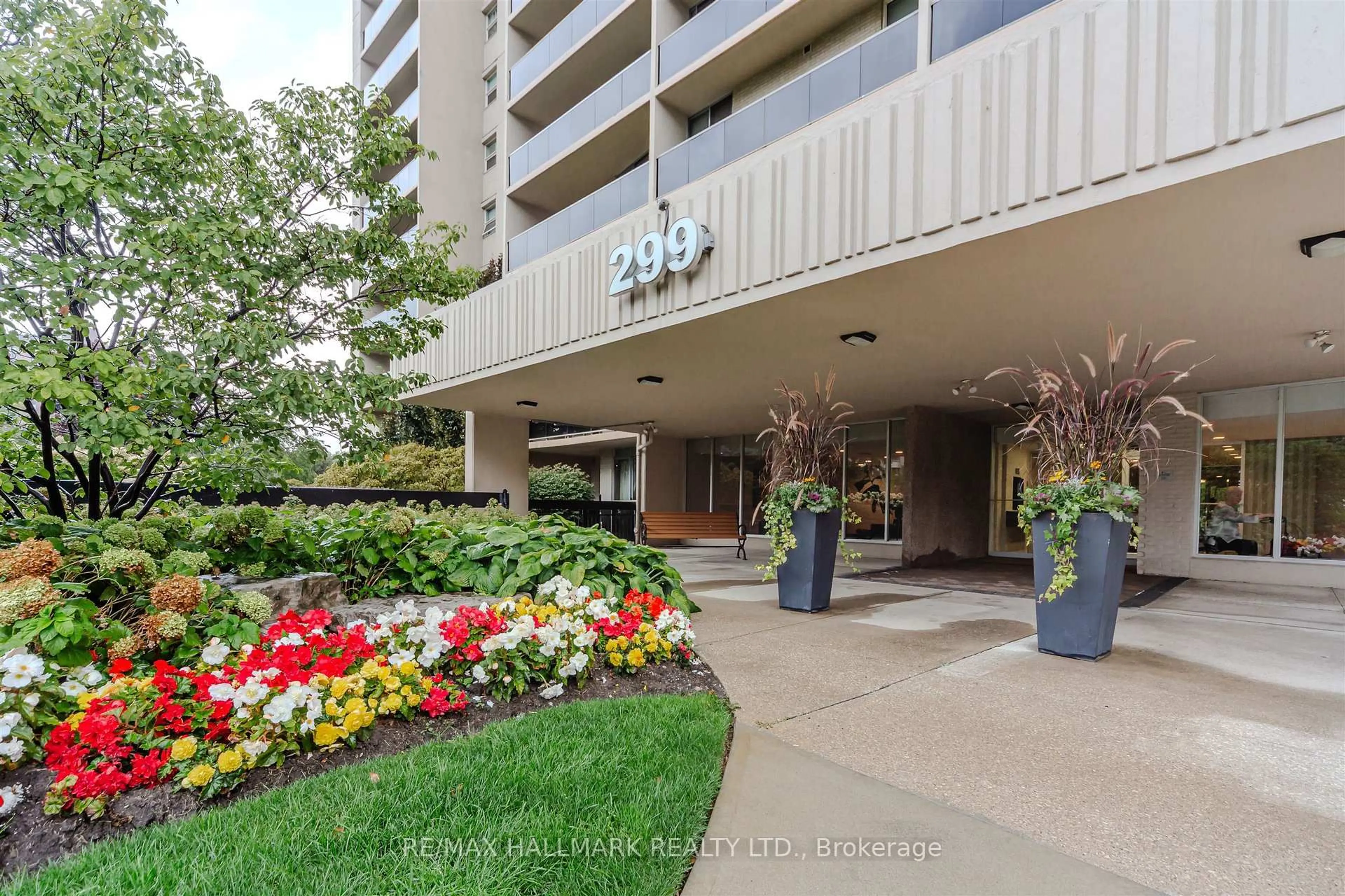 Indoor foyer for 299 Mill Rd #406, Toronto Ontario M9C 4V9